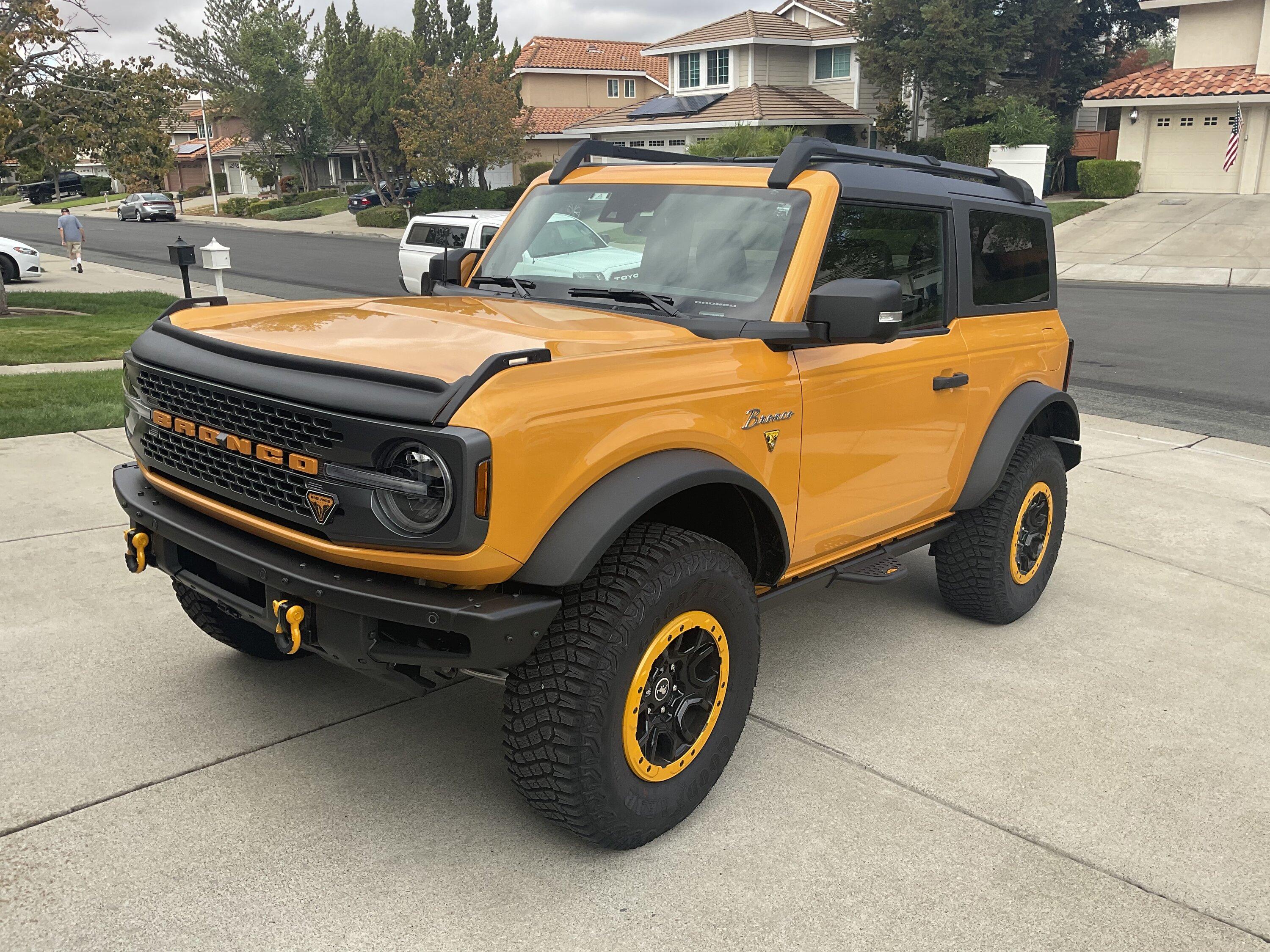 Ford Bronco CYBER ORANGE Bronco Club 206EC773-97C0-4B69-8BAC-C2F502F5D782