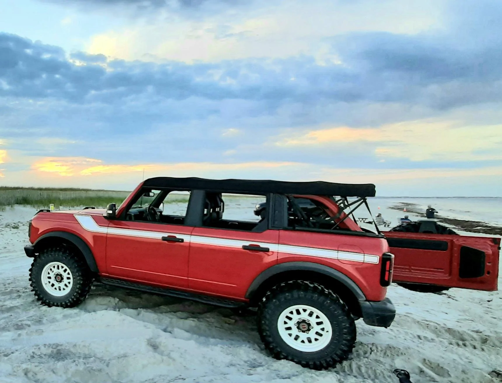 Ford Bronco Who has white rims? 20220920_144020