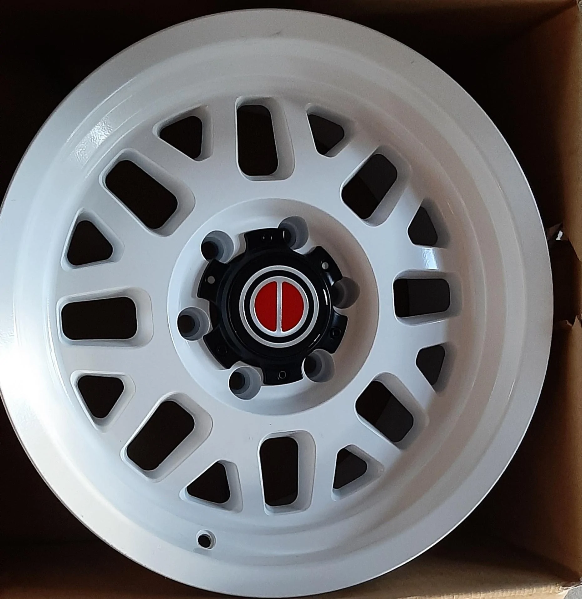 Ford Bronco Who has white rims? 20220112_154515
