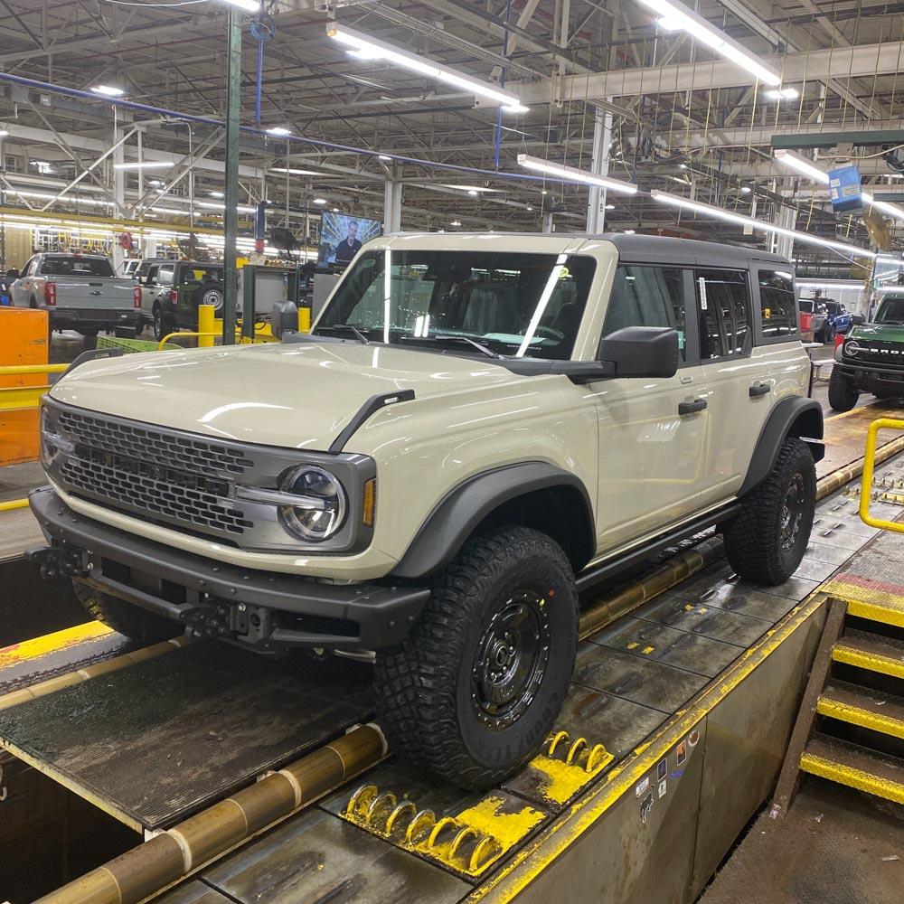 Ford Bronco 9/5/22 Build week group everglades assembly line