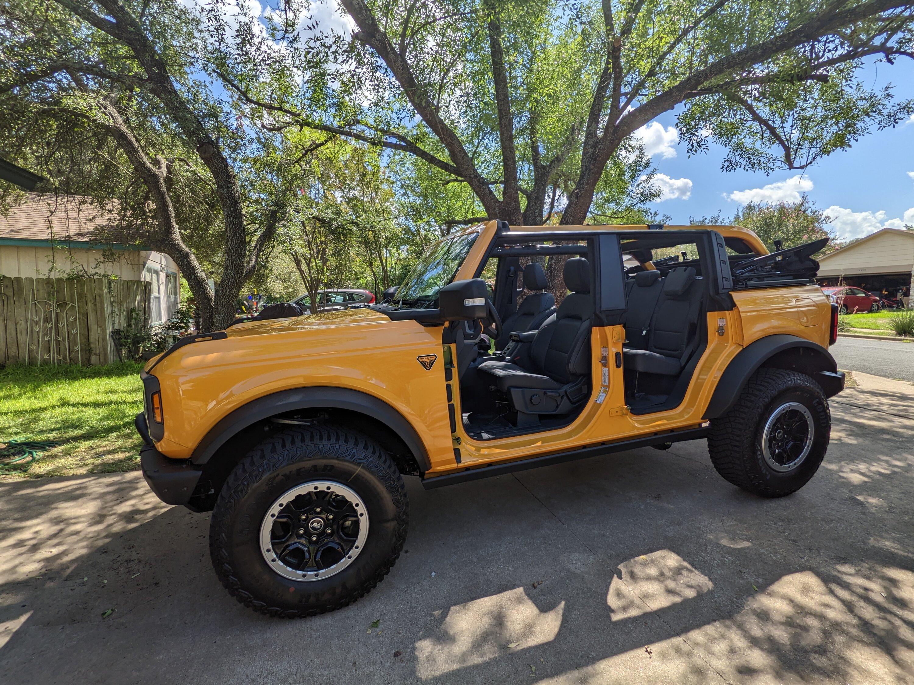 Ford Bronco CYBER ORANGE Bronco Club PXL_20220916_193430355.MP (1)