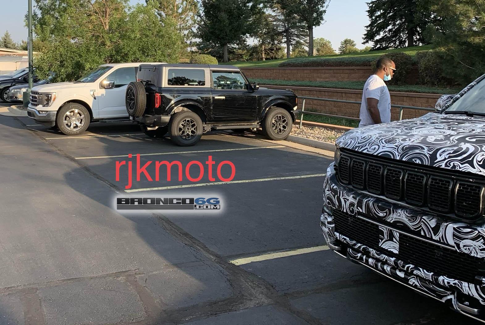 Ford Bronco SPOTTED: 2-door Bronco Outerbanks tester in Denver, next to F-150 2 Door Bronco Outer Banks Next to F-150 image2