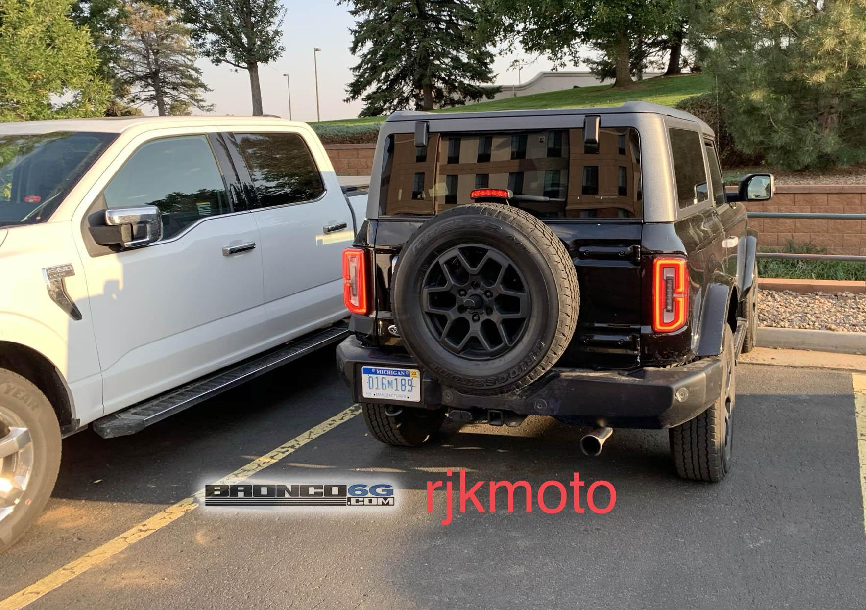 Ford Bronco SPOTTED: 2-door Bronco Outerbanks tester in Denver, next to F-150 2 Door Bronco Outer Banks Next to F-150 image5