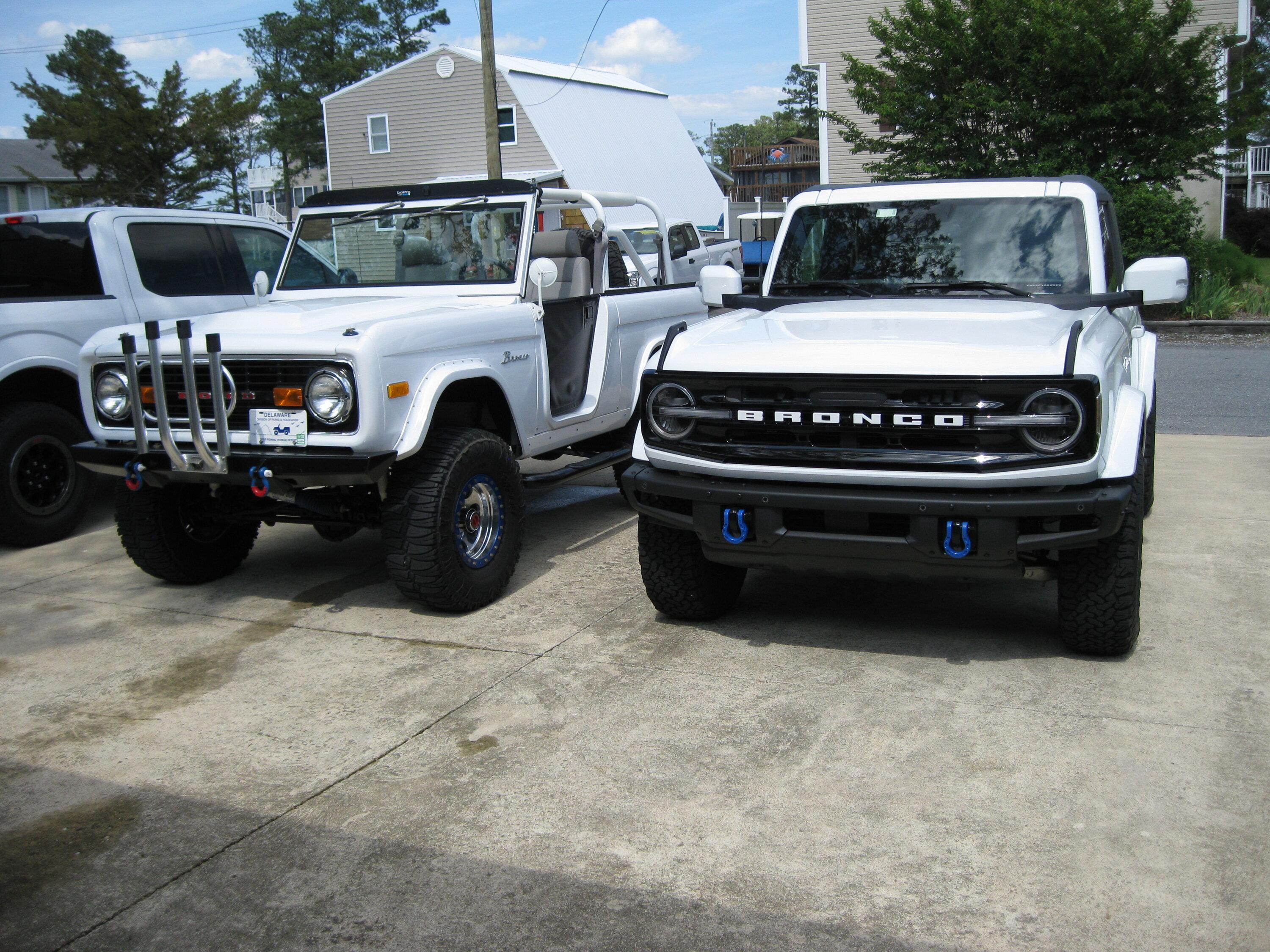 Ford Bronco Who's getting Oxford White? 2022-06-09 03.44.52