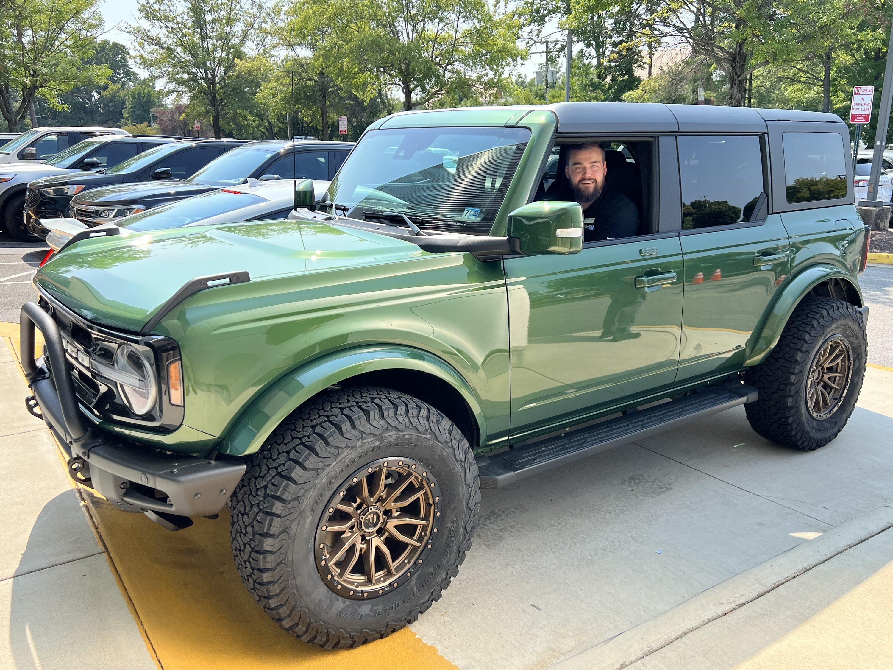 Ford Bronco ERUPTION GREEN Bronco Club 7E06179B-187B-4B23-8A3E-365E7BB69257