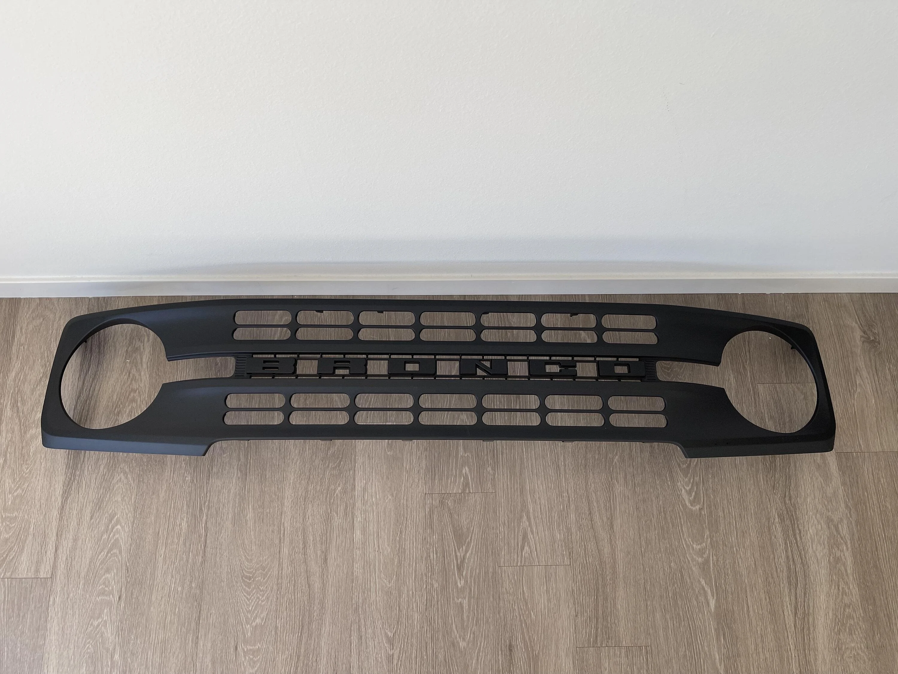 Ford Bronco Like new Base Grille w/ Black Letters IMG_9802