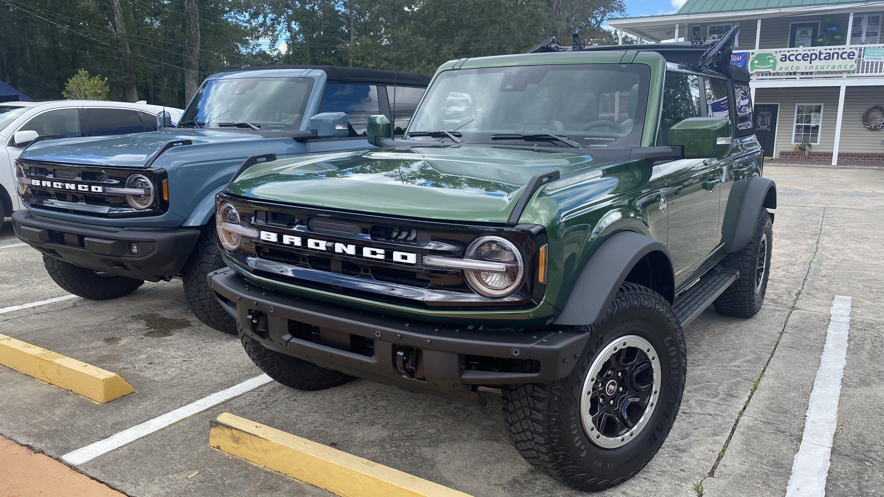 Ford Bronco ERUPTION GREEN Bronco Club 057FA908-F76E-4589-8A1E-693D583445E1