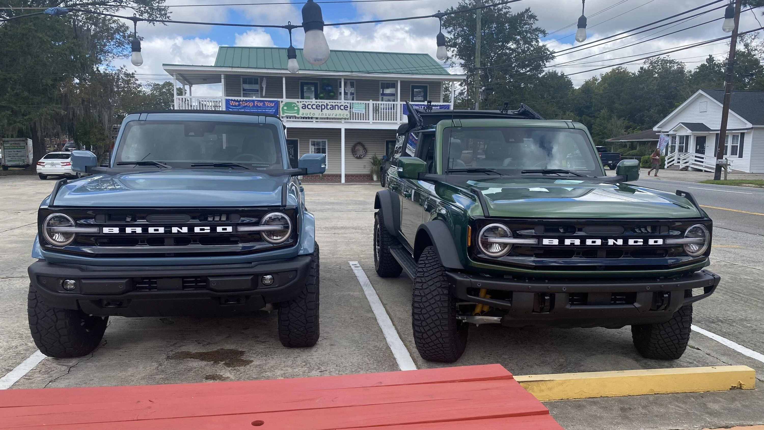 Ford Bronco ERUPTION GREEN Bronco Club 263C5151-5660-41FC-A0C5-10049066DF55