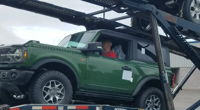 Ford Bronco ERUPTION GREEN Bronco Club 75009A7E-0774-413B-BF77-03208DA8CE44