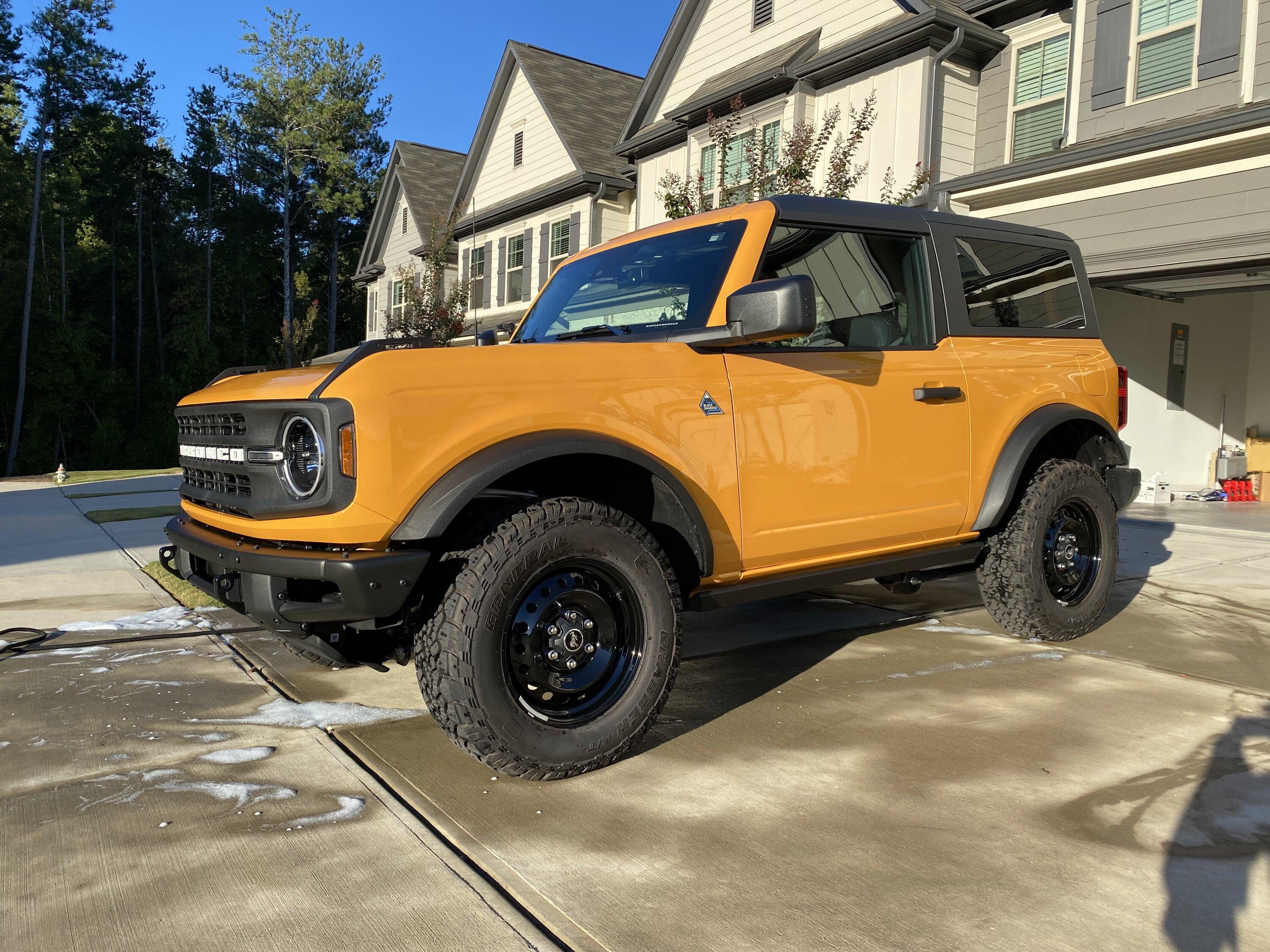 Ford Bronco CYBER ORANGE Bronco Club AB5073C6-FB40-4706-86A8-B0BD59ABE6B3