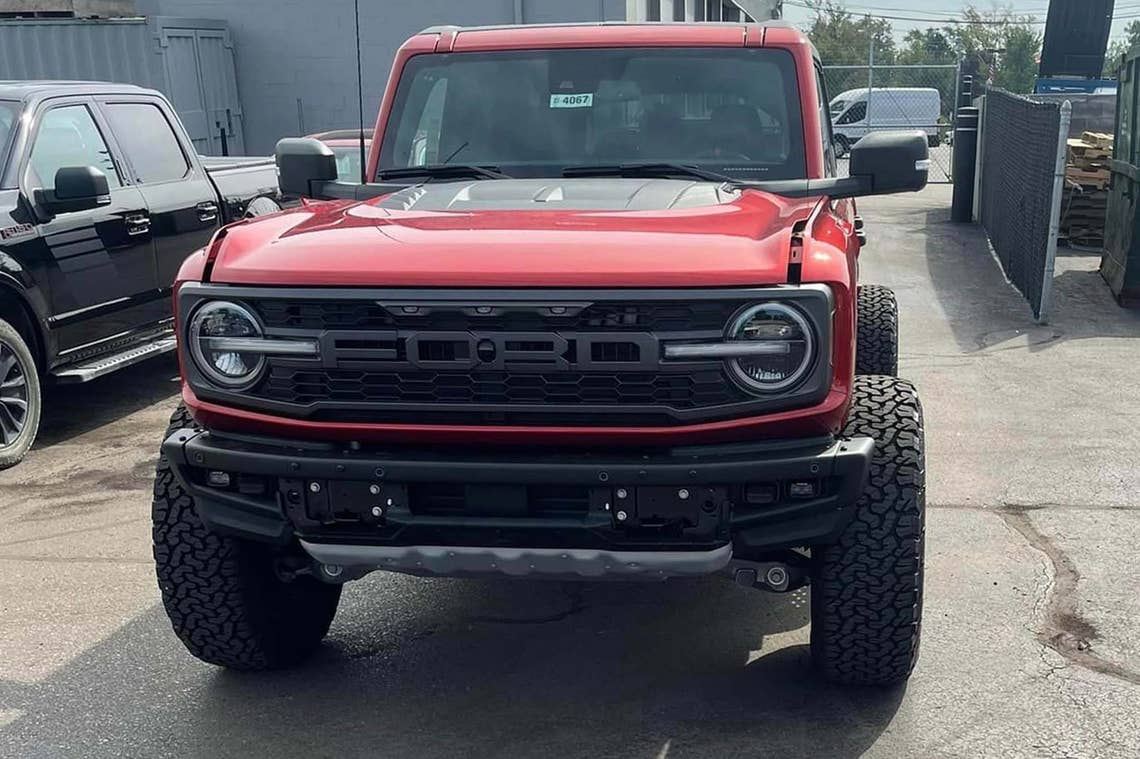 Ford Bronco First Bronco Raptor with painted fender flares & trail sights [Hot Pepper Red] A9BF28CA-EF10-450A-8A26-9E24DE3C4C12