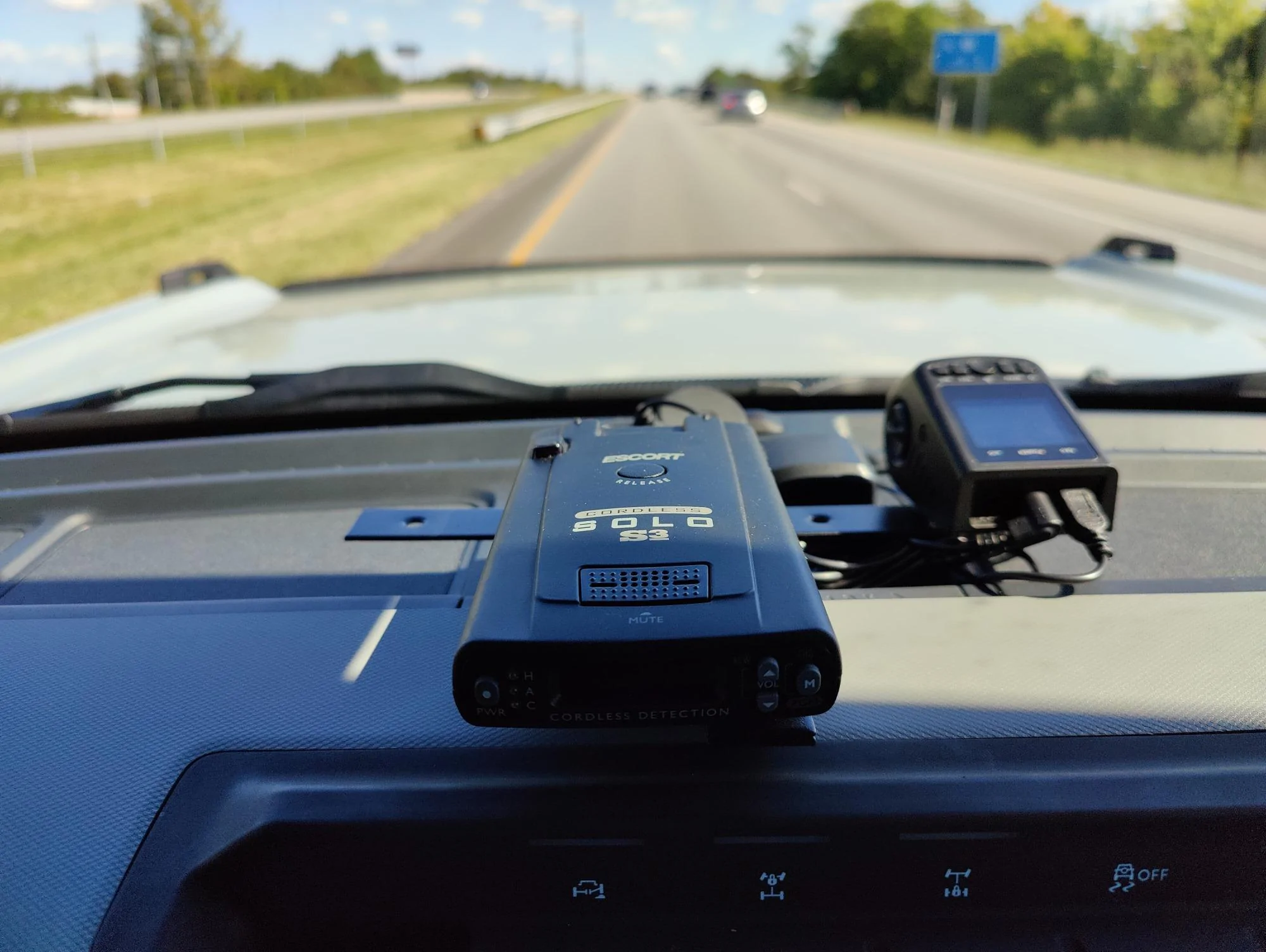 Ford Bronco Clean Radar Detector Install DIY IMG_20220926_120208-2