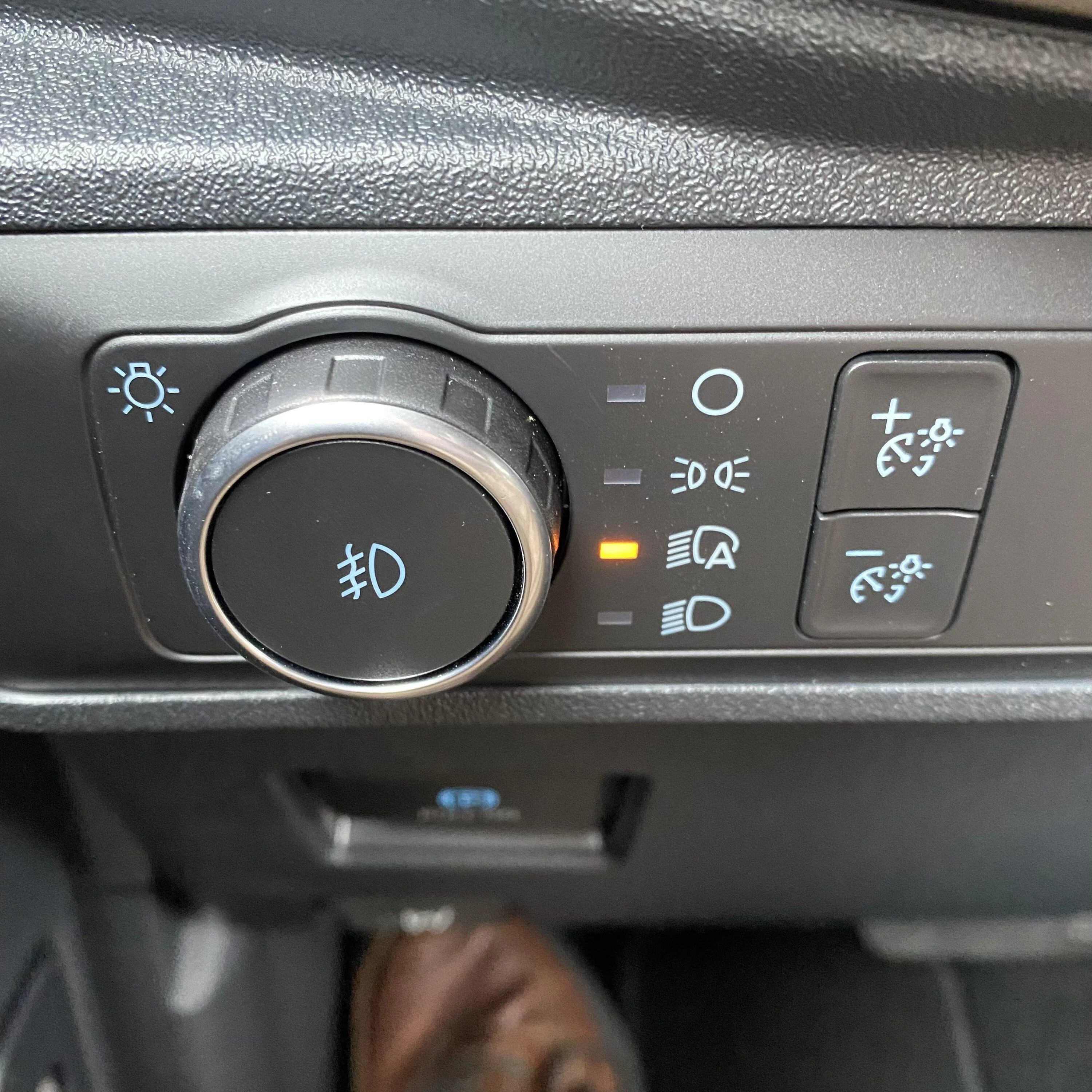 Ford Bronco Big Bend Bronco Auto Light Default Issue 538B019E-4F3E-47EF-AD3A-C0236B2BC327
