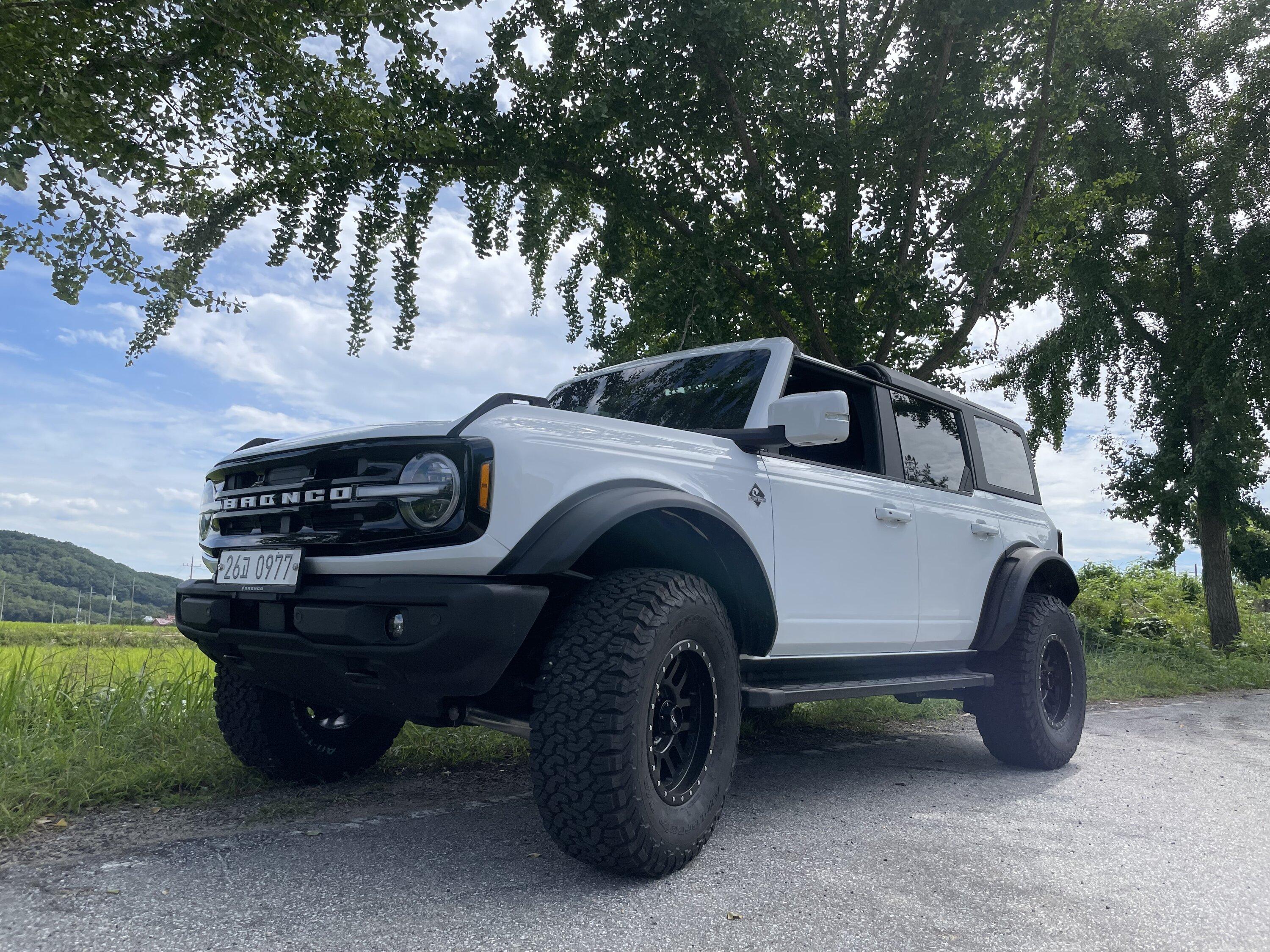 Ford Bronco Show me your lifted Broncos! IMG_0028