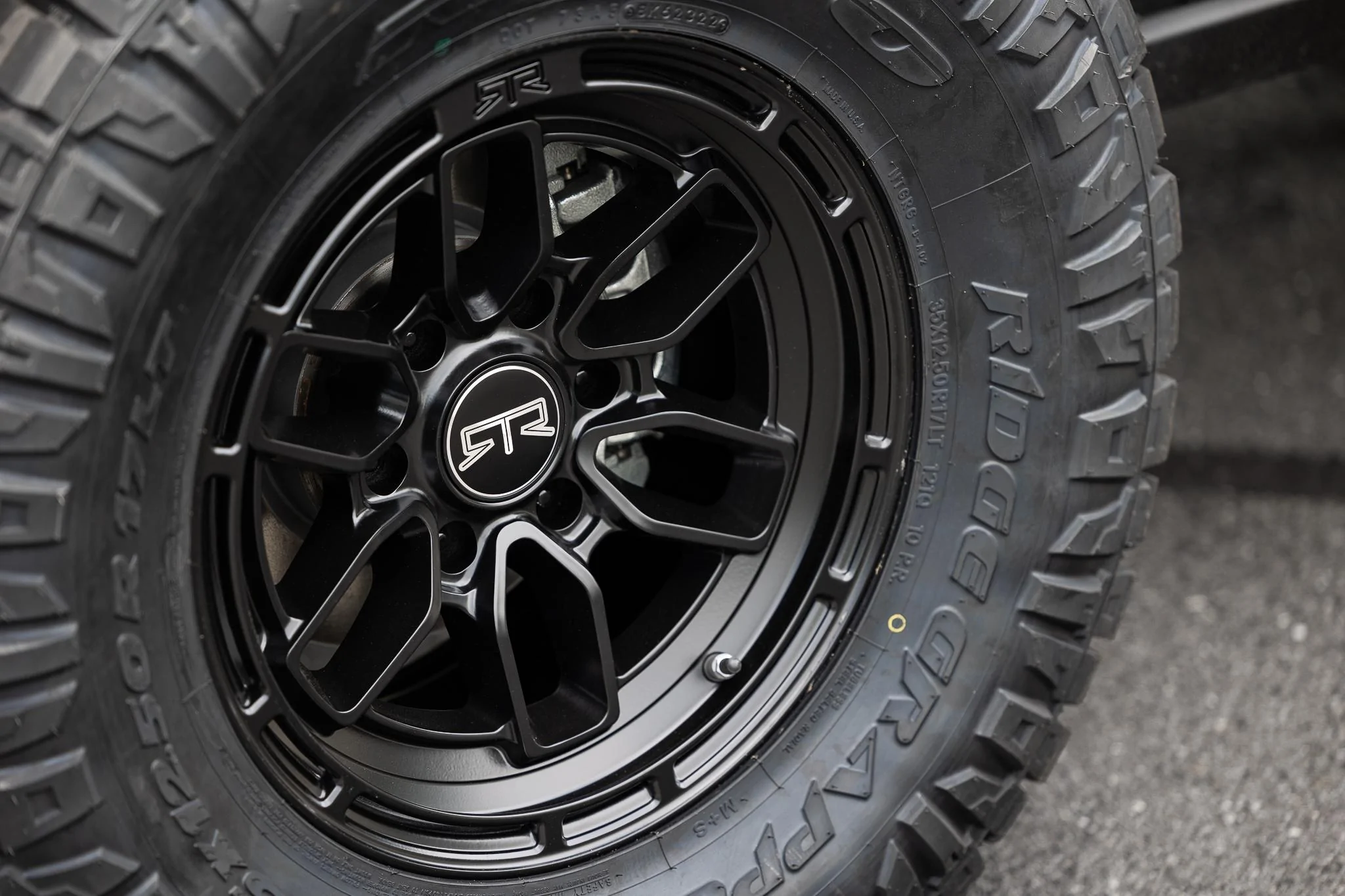 Ford Bronco RTR EVO 6 Wheels 8F5A0133