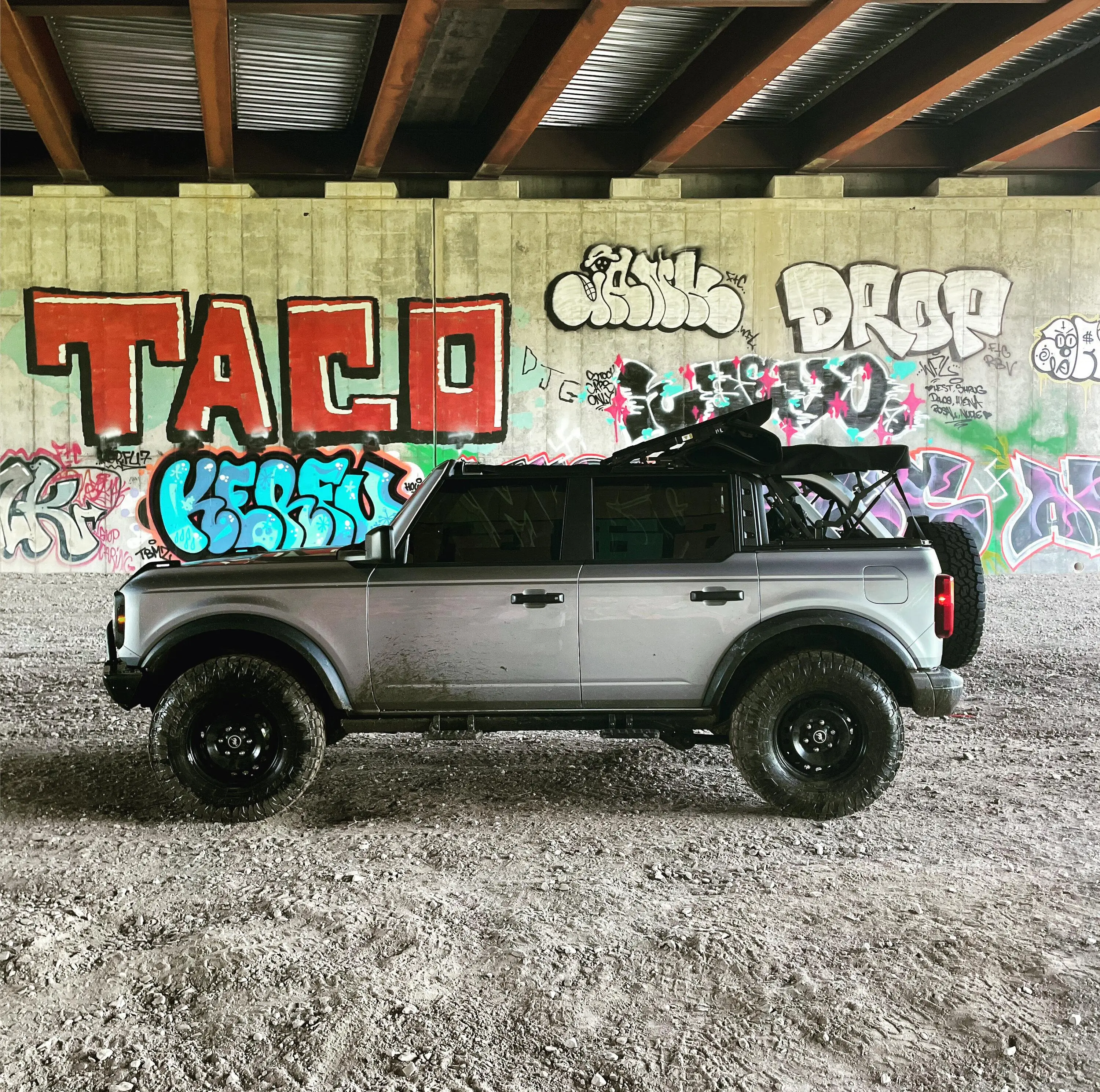 Ford Bronco ICONIC SILVER Bronco Club EE7ADC46-CD26-4DB9-B902-E3837046C75B