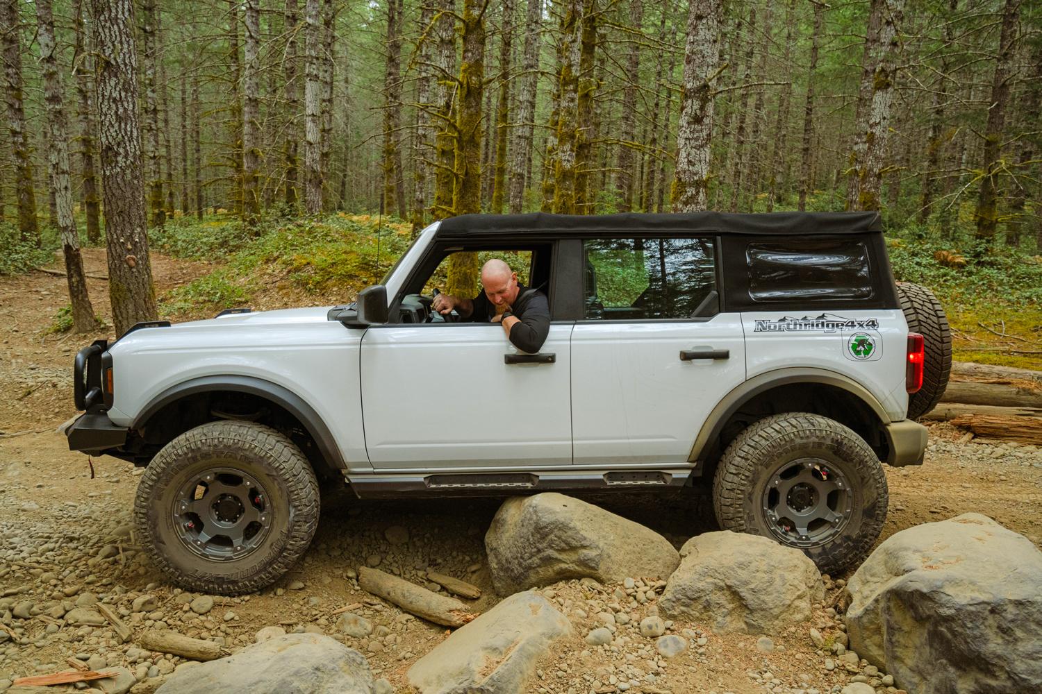 Ford Bronco Show us your installed wheel / tire upgrades here! (Pics) 35-XTs-bronco-side