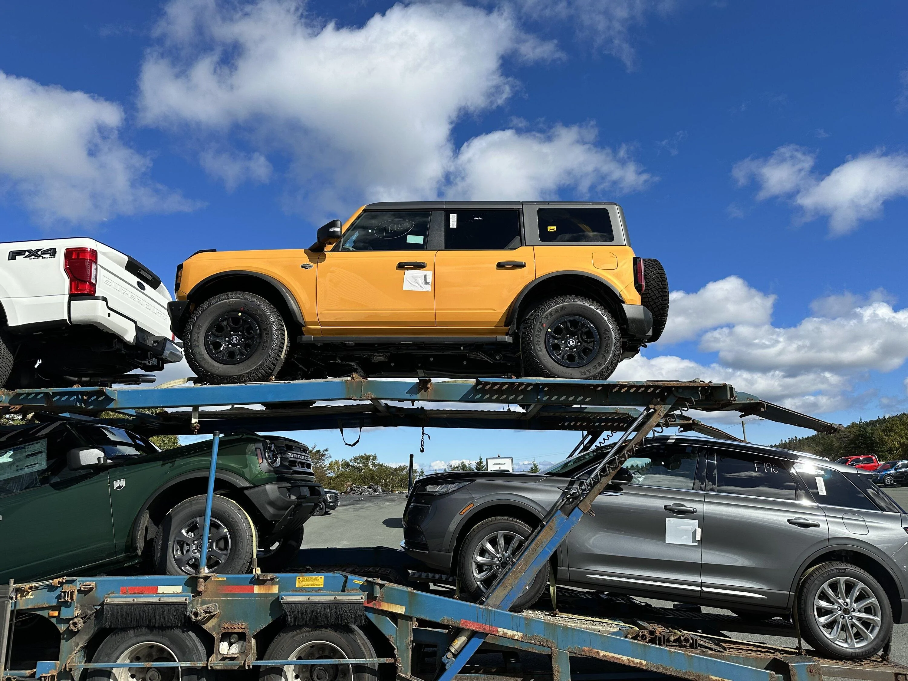 Ford Bronco CYBER ORANGE Bronco Club FB8F440A-A1CB-4F8D-AC88-58DEC2531BA4