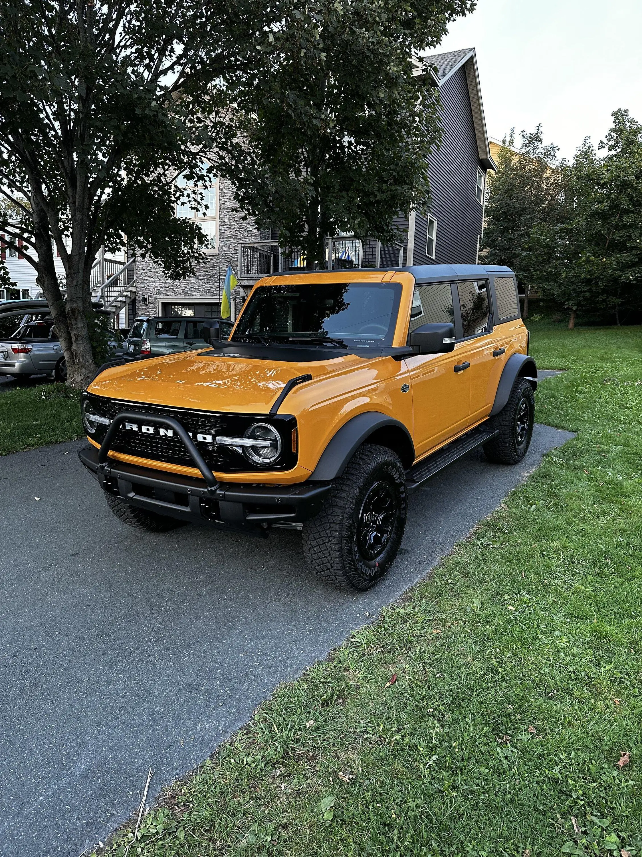 Ford Bronco CYBER ORANGE Bronco Club 3B255240-3D43-42FD-AA2F-20F572237EB4