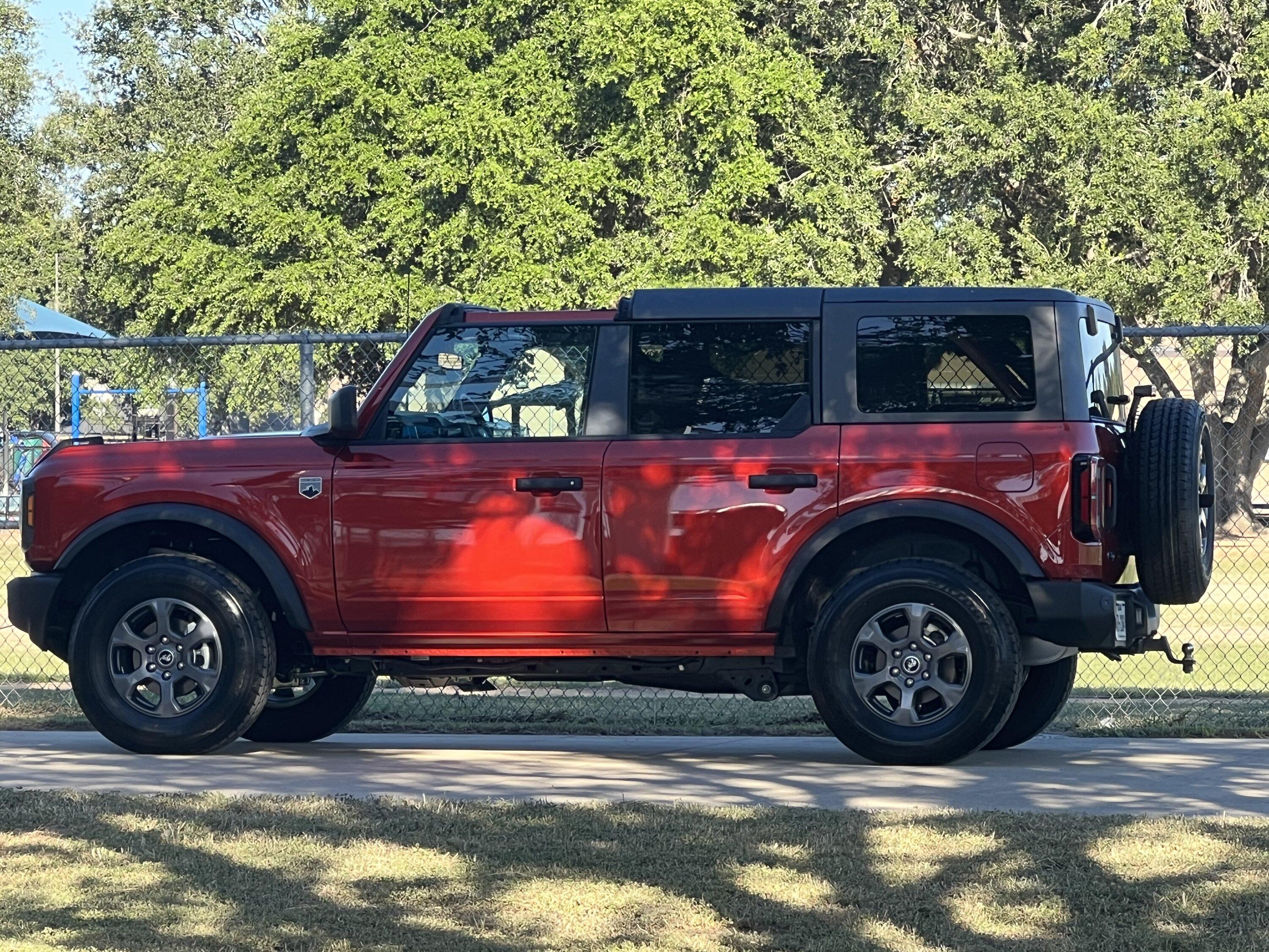 Ford Bronco HOT PEPPER RED Bronco Club 876F84B2-7EF4-4246-9AAA-20D73D2A61BA