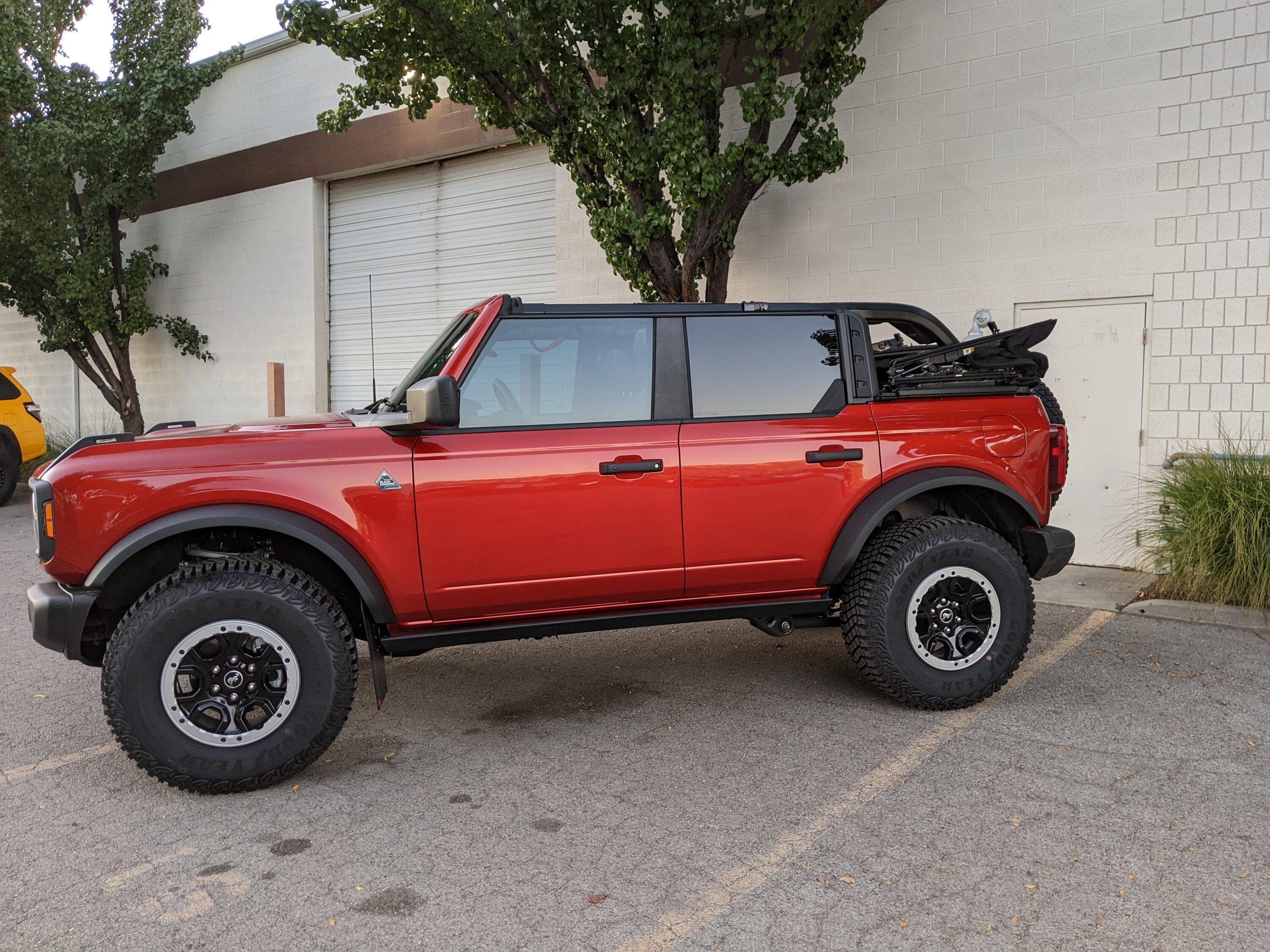 Ford Bronco HOT PEPPER RED Bronco Club PXL_20221001_005942470