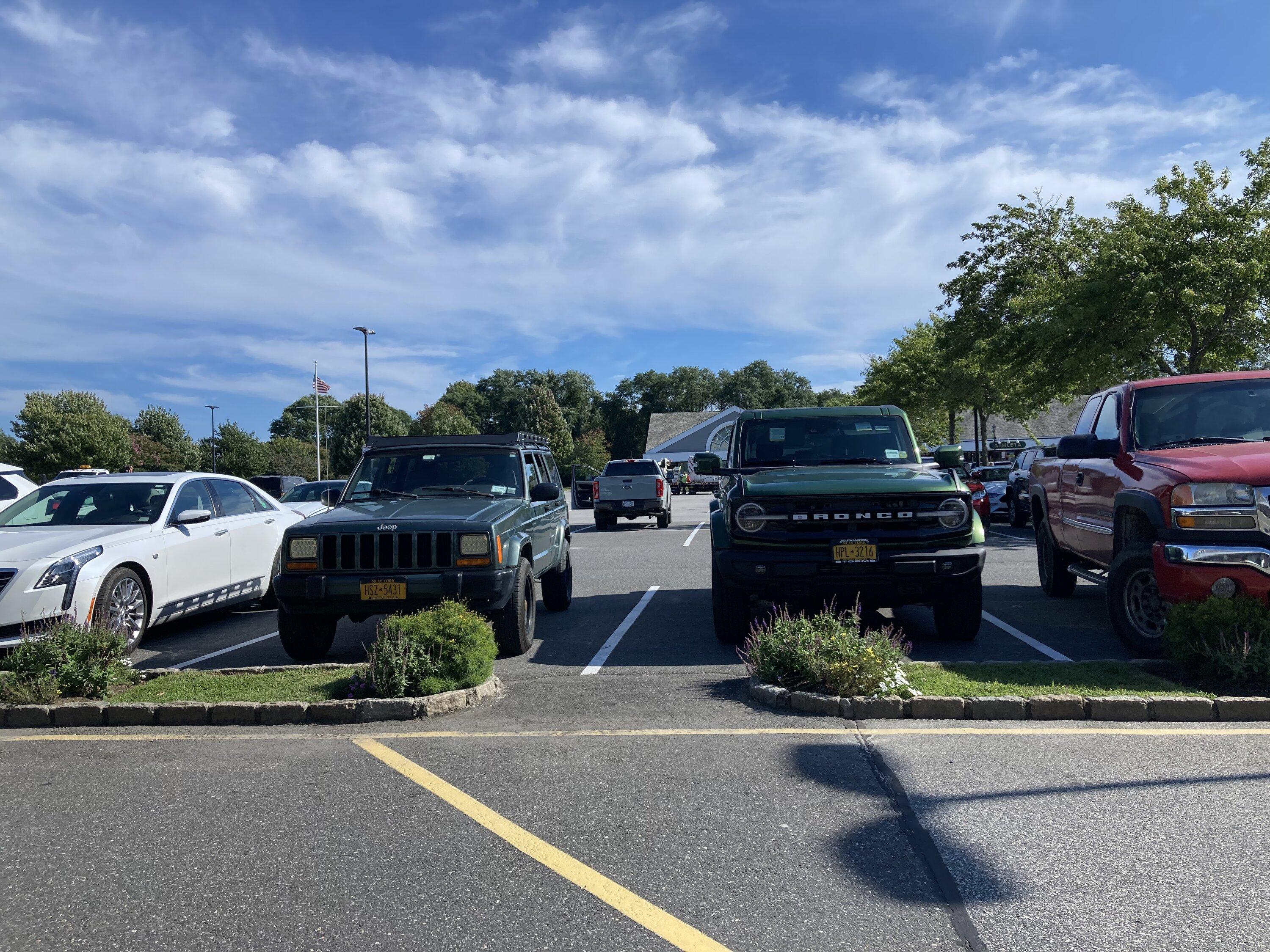 Ford Bronco Jeep XJ Comparison F11148AD-5D53-4D0B-B0DE-50AE3EC1EDAE