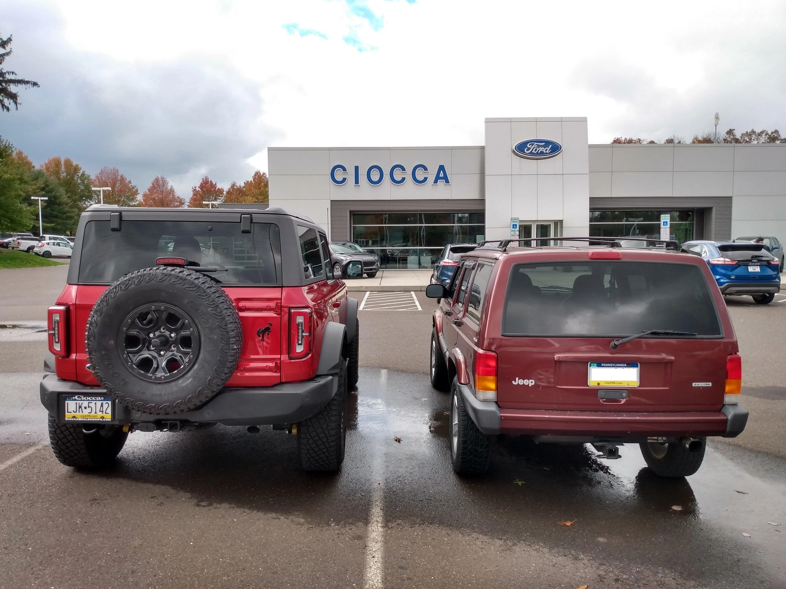 Ford Bronco Jeep XJ Comparison 1664813700563