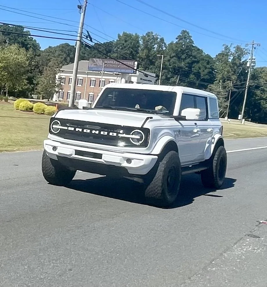 Ford Bronco The White Top Makes All The Difference E47D3662-9D13-4EA9-96B3-8D8915838503