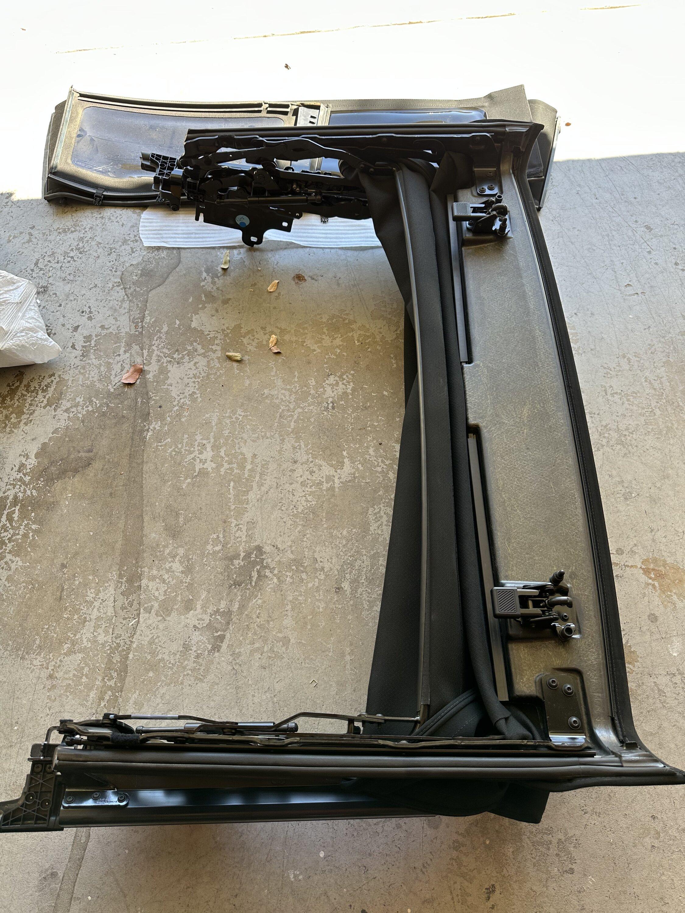 Ford Bronco Selling Factory Soft Top (CA) B4CC1411-106D-4862-8012-84DF8E57AAD4
