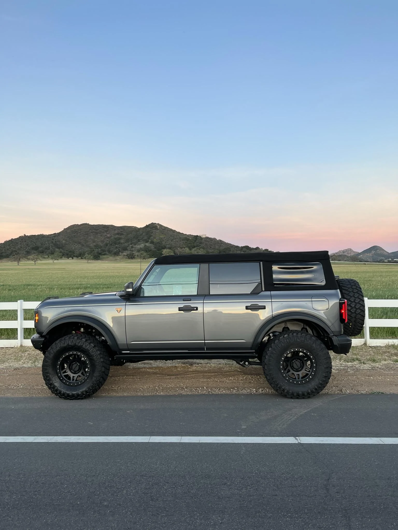 Ford Bronco Selling Factory Soft Top (CA) 0803E408-7A2B-454E-97AC-DC76CA7E8783