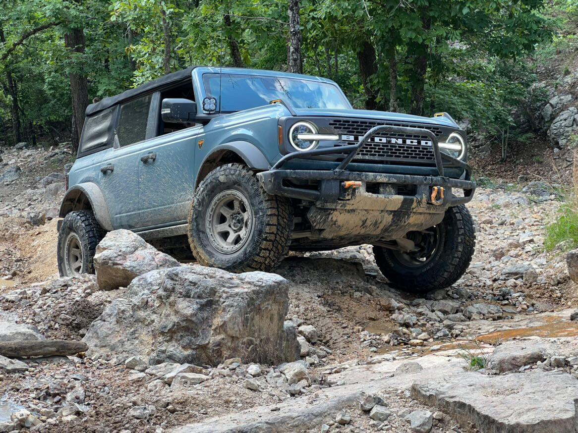 Ford Bronco The 6G really isn't a rockcrawler. 14A3C3FC-0C50-4ED7-9389-DAD432CF36C5