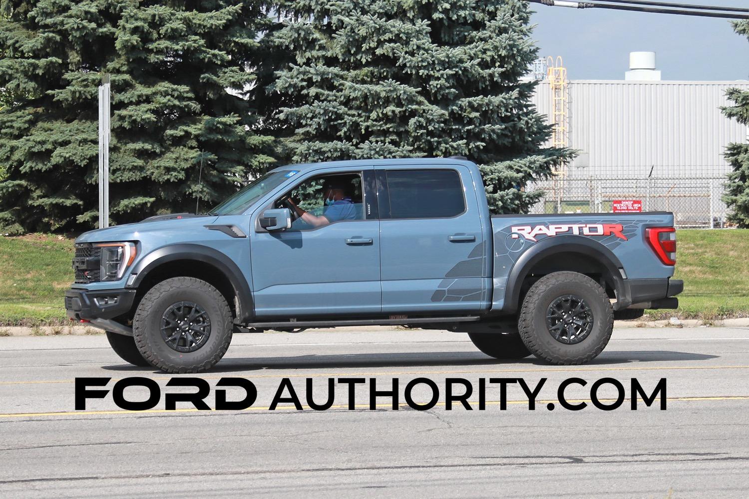 Ford Bronco AZURE GRAY METALLIC Bronco Club 2023-Ford-F-150-Raptor-R-Azure-Gray-Metallic-First-Real-World-Photos-Exterior-005