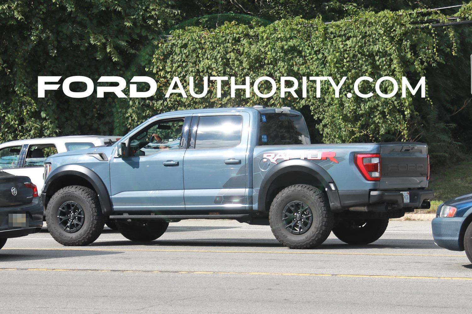 Ford Bronco AZURE GRAY METALLIC Bronco Club 2023-Ford-F-150-Raptor-R-Azure-Gray-Metallic-First-Real-World-Photos-Exterior-007