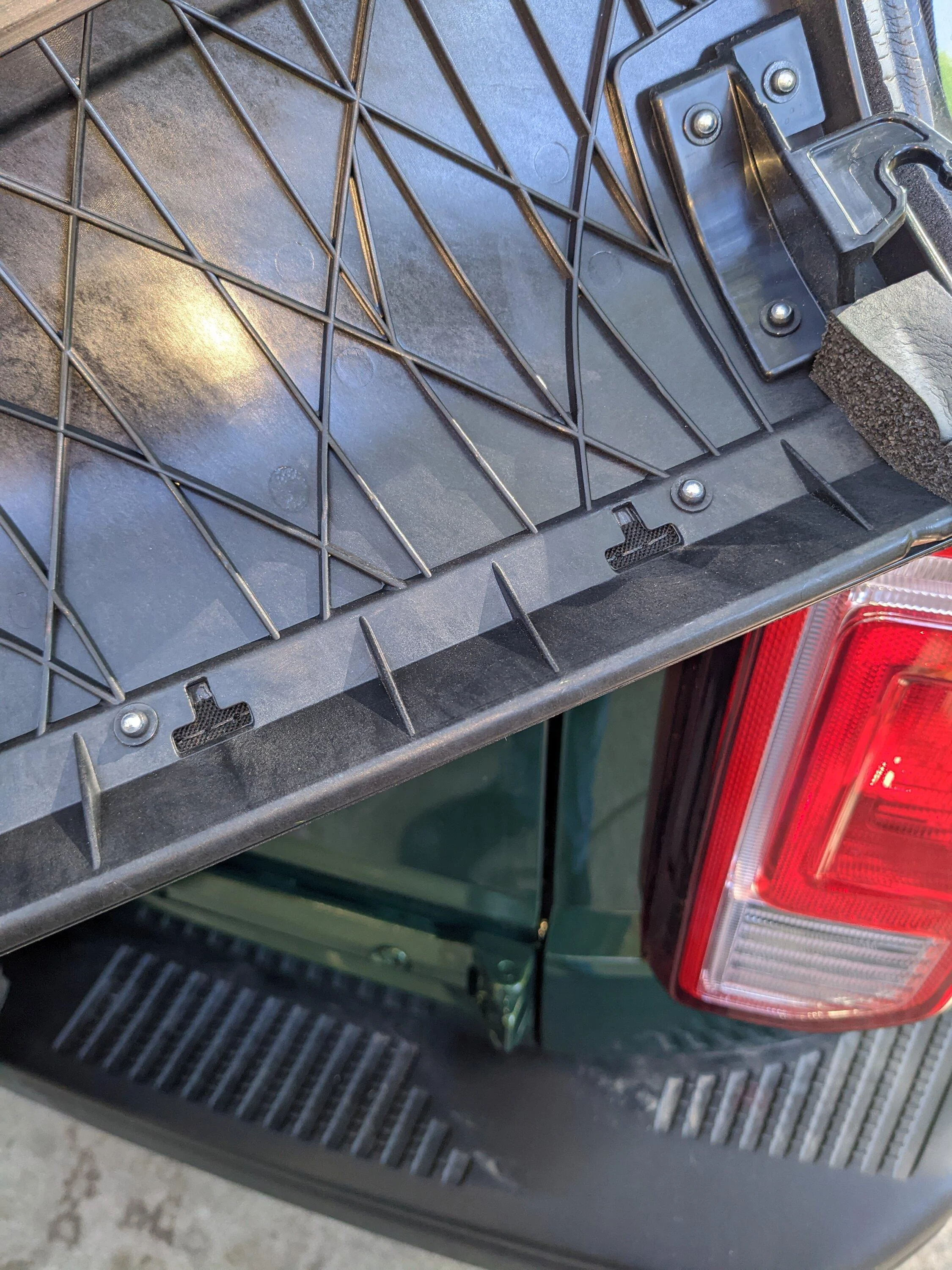 Ford Bronco Soft top has rivets now? PXL_20221004_174637295