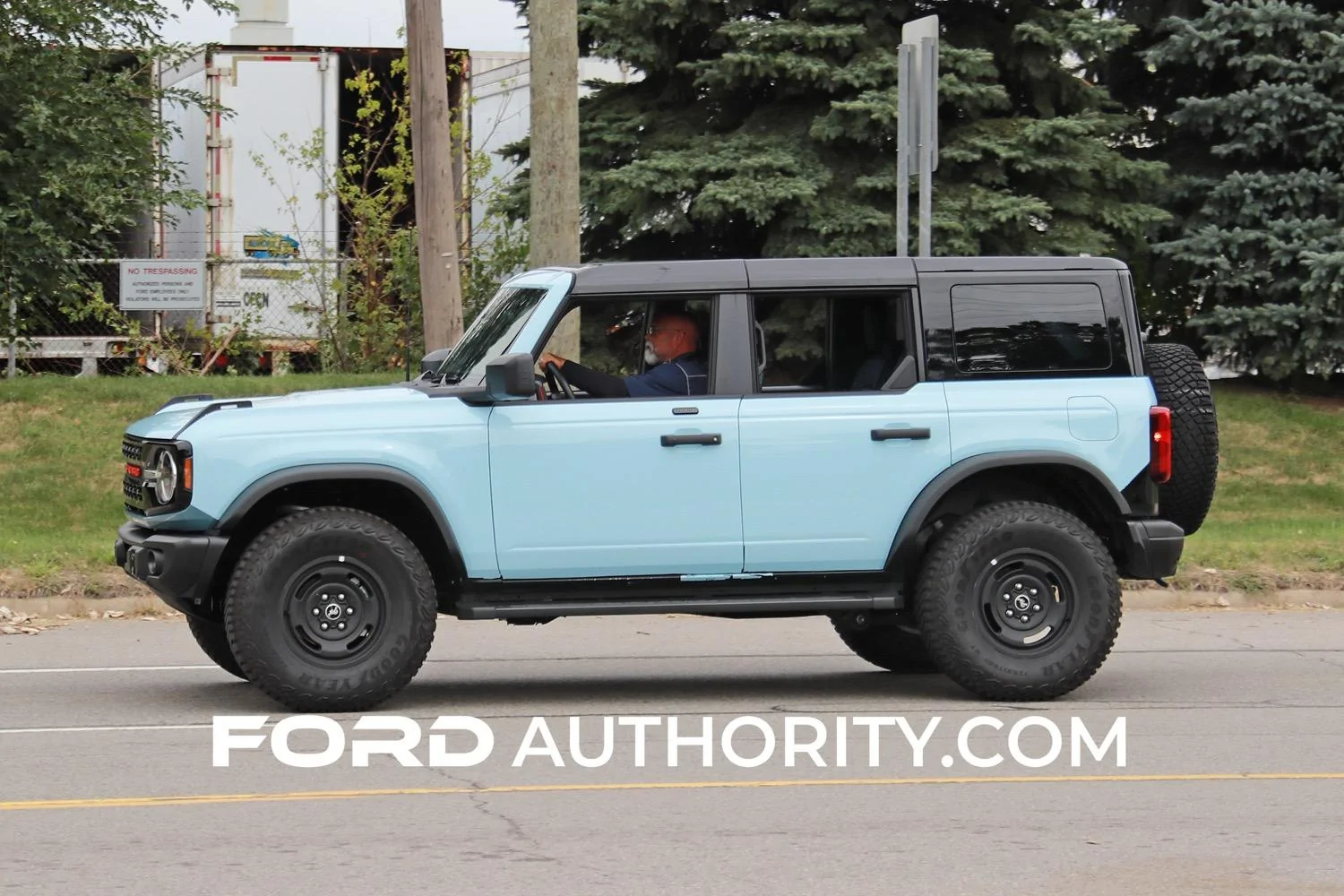 Ford Bronco Robin's Egg Blue + Black Grill + Black Painted MOD Top Bronco Heritage Spotted 2023-Ford-Bronco-Prototype-Spy-Shots-Robins-Egg-Blue-Potential-Heritage-Edition-with-Black-Ac
