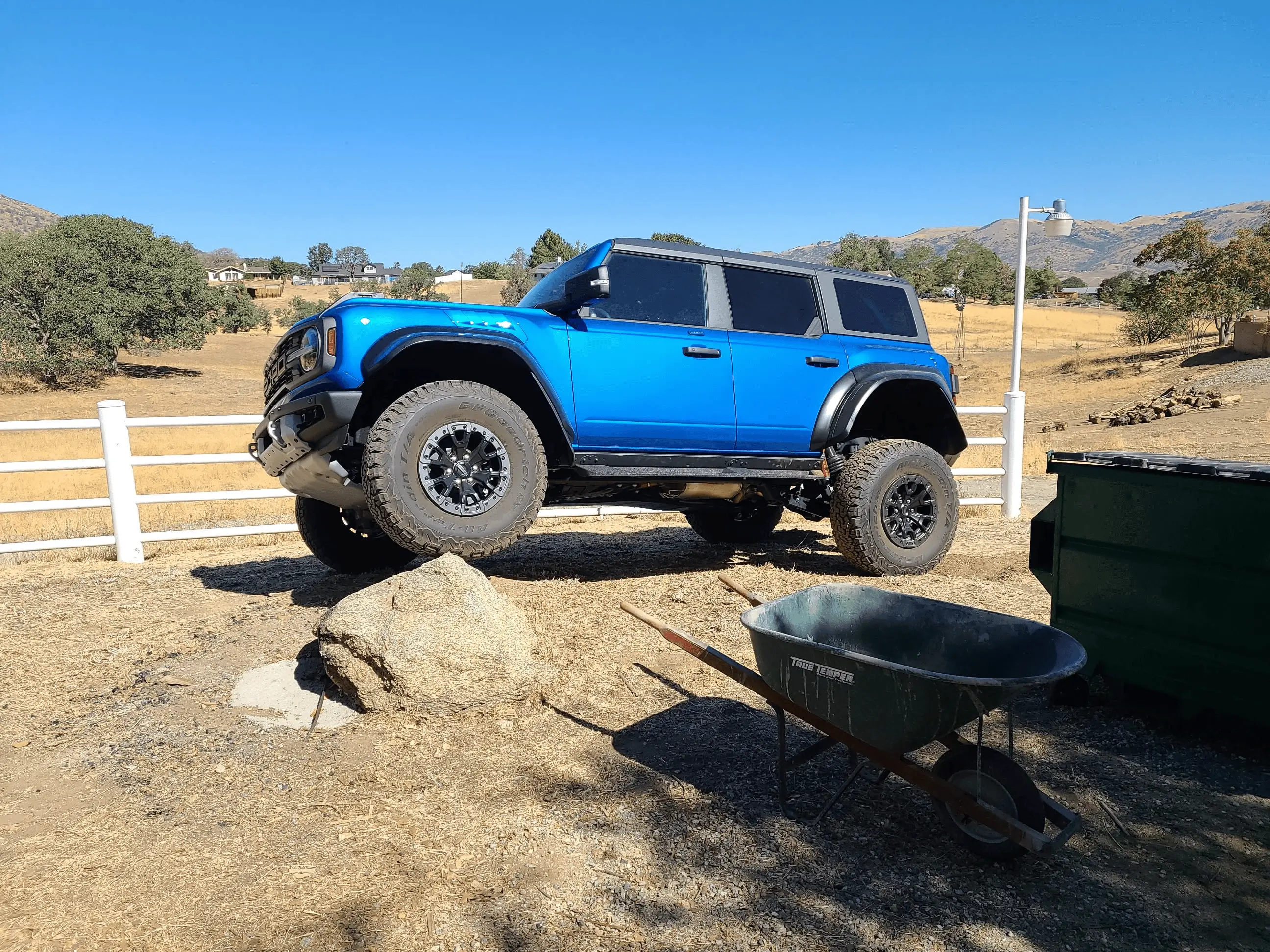 Ford Bronco The 6G really isn't a rockcrawler. raptor_rock
