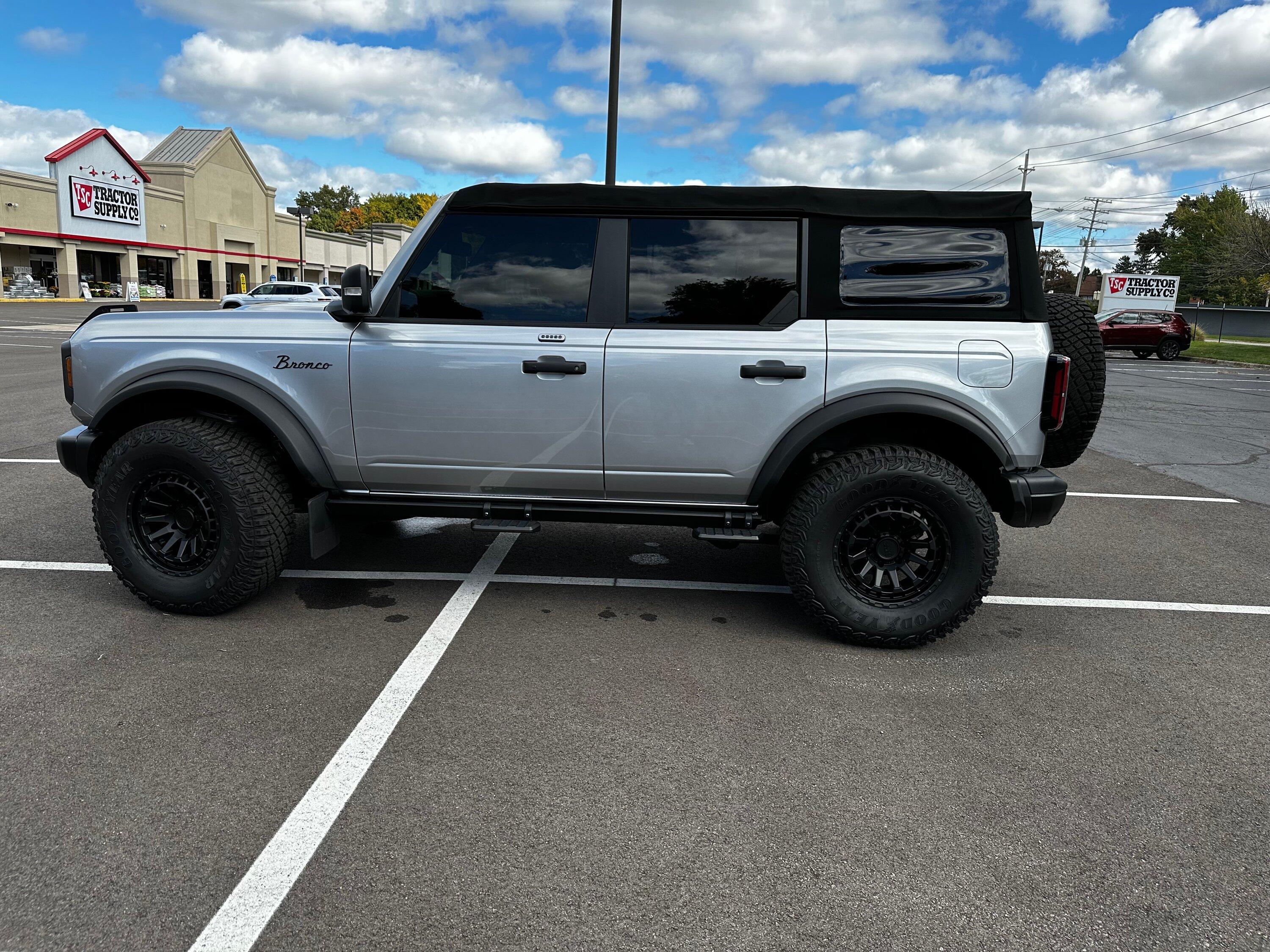 Ford Bronco ICONIC SILVER Bronco Club IMG_0155