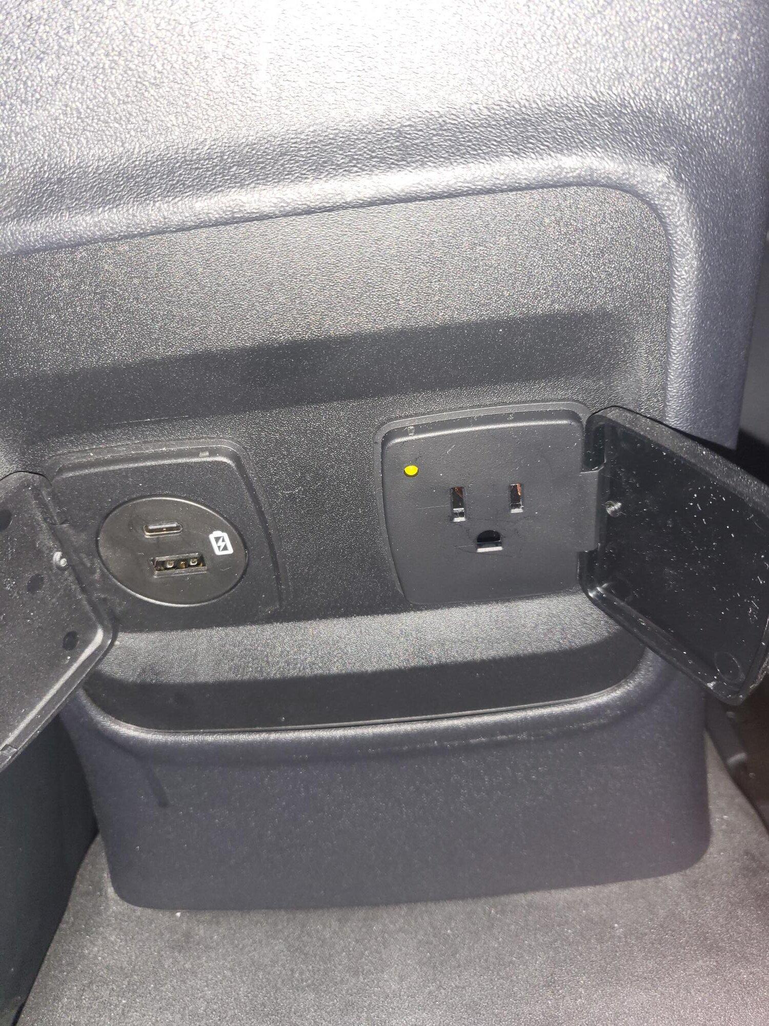 Ford Bronco Bronco Outlets (110V) 20221009_113555