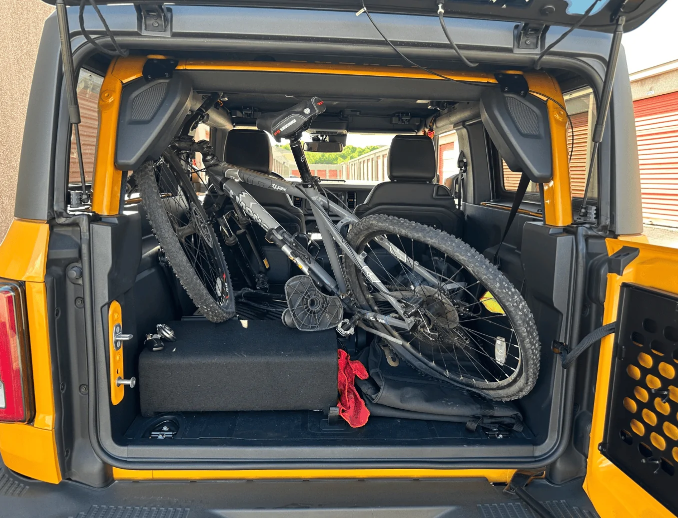 Ford Bronco 2 Door + a mountain bike.. she fits!! 1665344703235