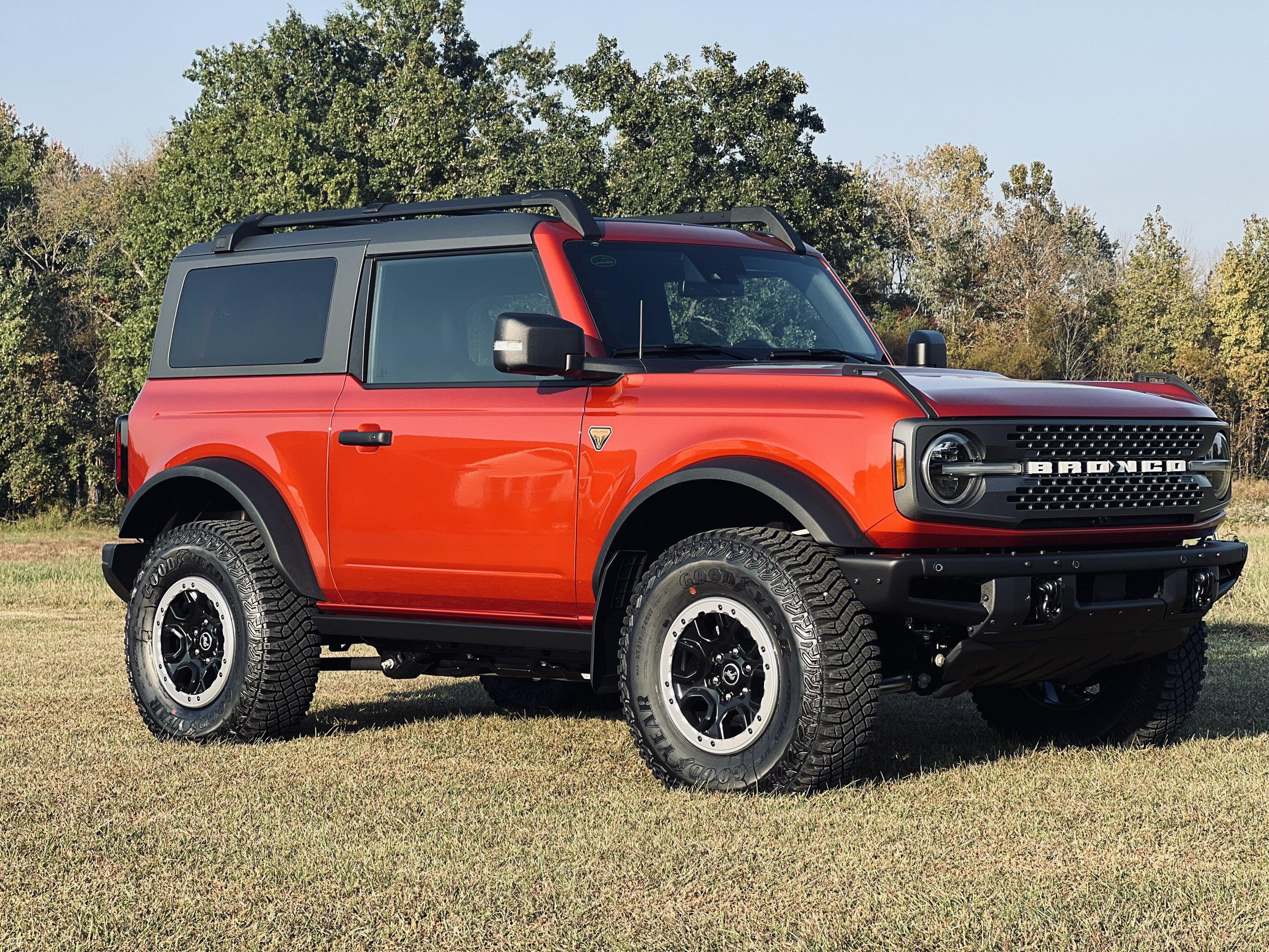 Ford Bronco HOT PEPPER RED Bronco Club IMG_0324