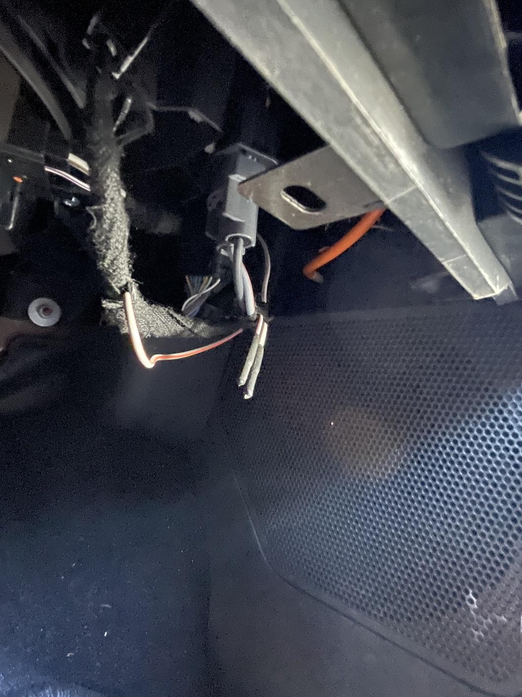 Ford Bronco Speaker Wire? What's in this pic? IMG_0780