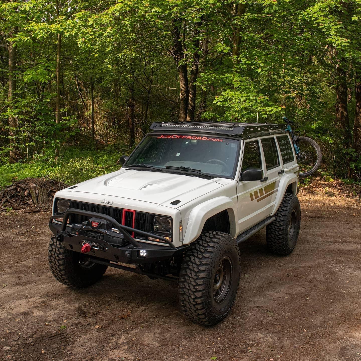 Ford Bronco Jeep XJ Comparison 596037FD-40D3-4606-8F2A-CBBF4FD024E7