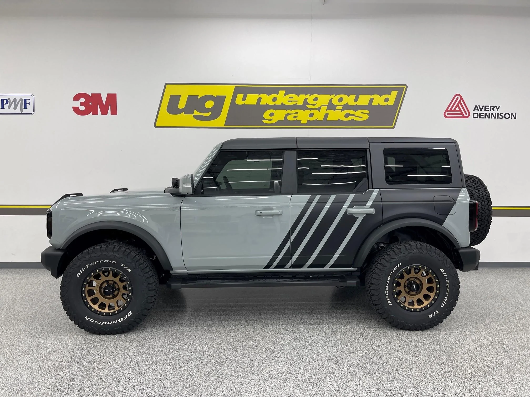 Ford Bronco Looking for this graphics package Bronco Drift kit 01