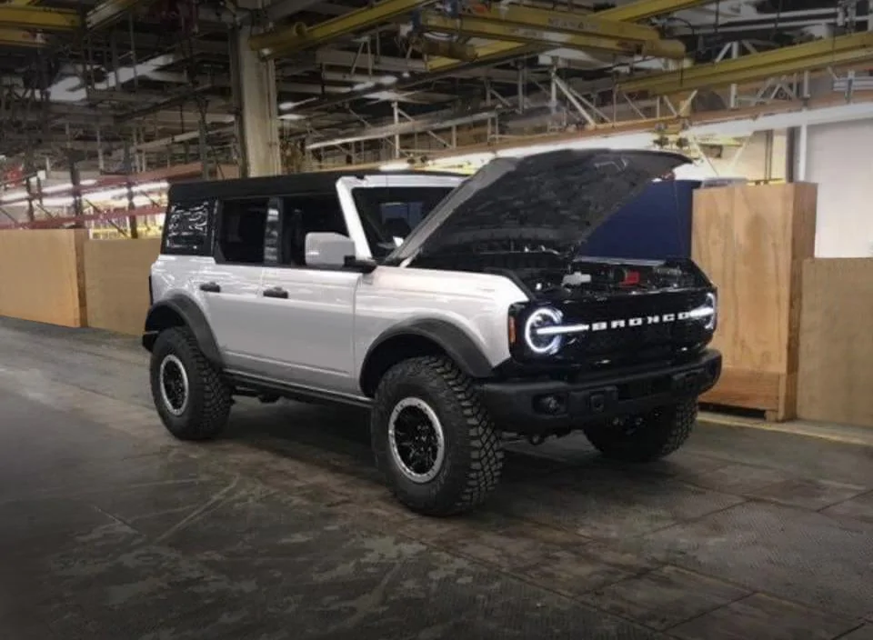 Ford Bronco 2021 Bronco Lifted!!!! (Rendered Based Off Leak).... 2021BroncoM1a