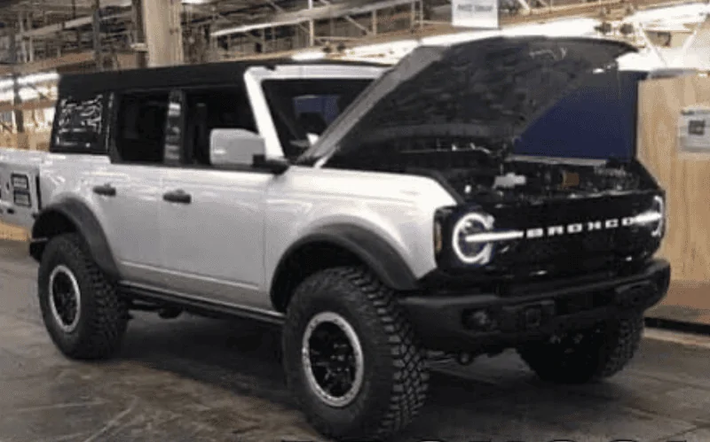 Ford Bronco Painted separate fender flares 2020-MAR-09 2021 Ford Bronco 4 Door