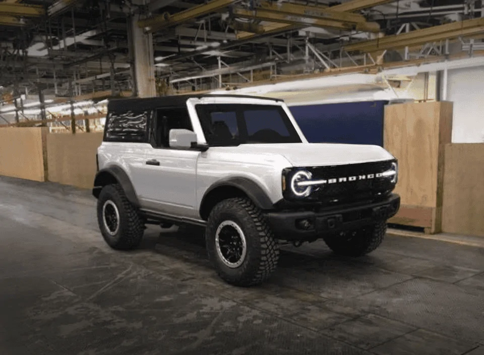 Ford Bronco Oxford White thread 1584138267706