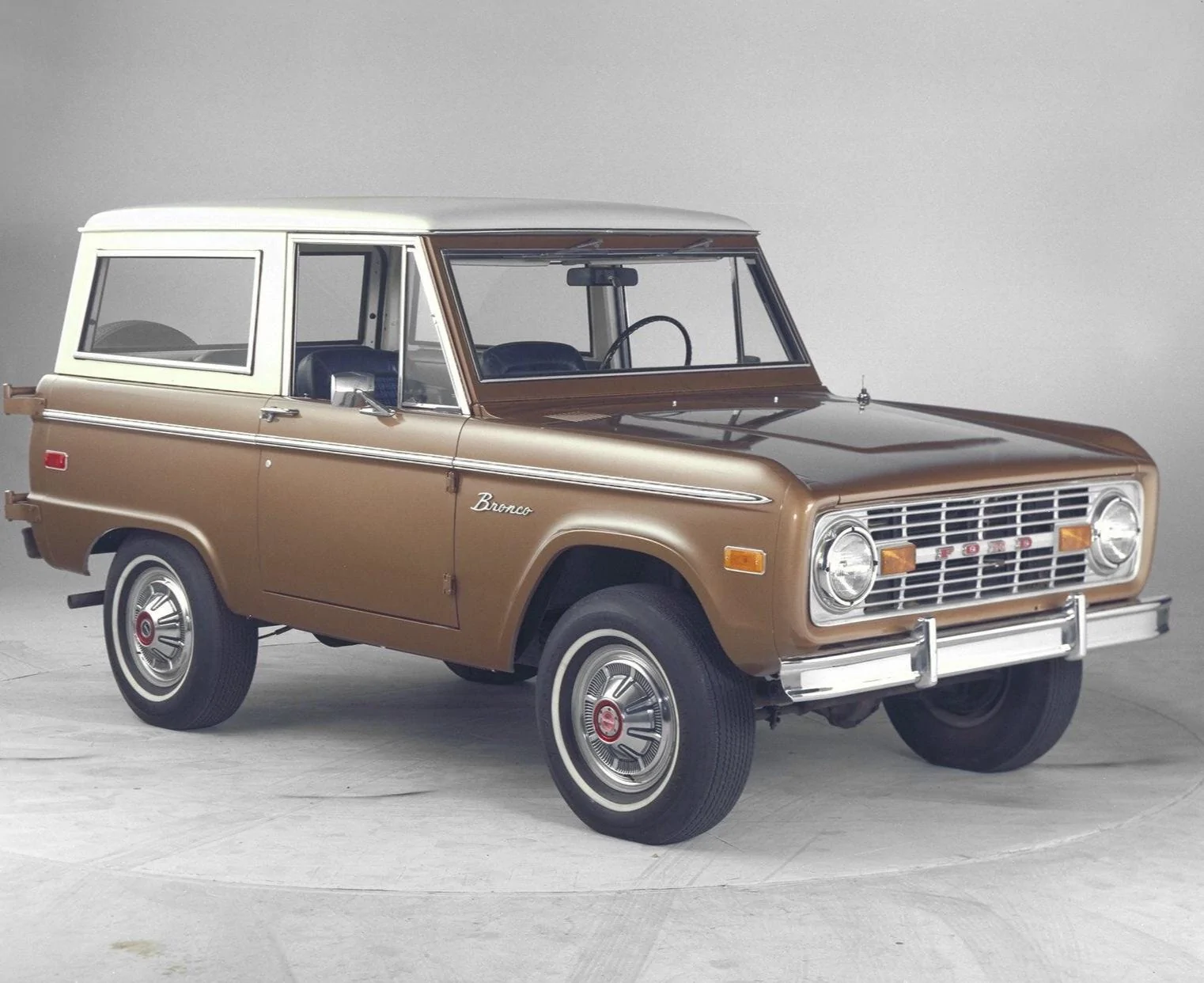 Ford Bronco Bronco 4 Door rendered in 2021 colors (animated) F23338F3-E5DE-4EE2-B9EE-7259799316D7