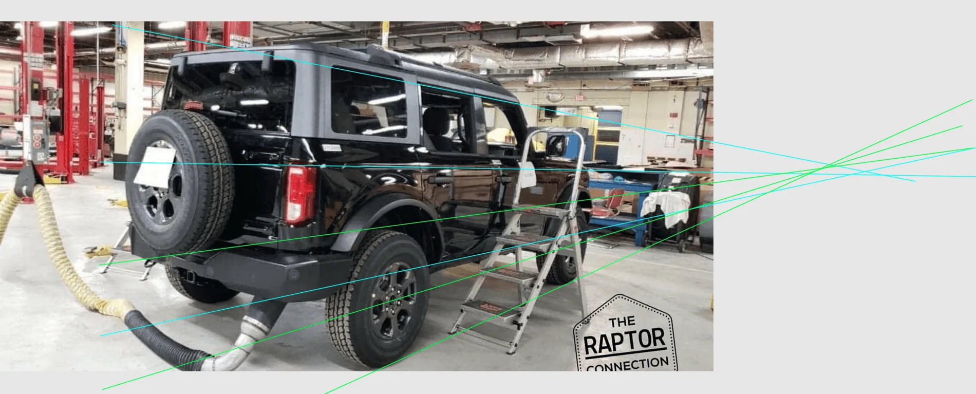 Ford Bronco 2021 Bronco 4 Door Tire Size, Ground Clearance, Door Handle  Estimates Based on Leaked Image Bronco proto ray trac