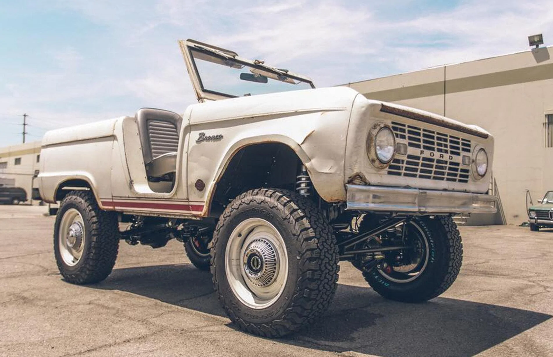Ford Bronco Removeable Roll Cage 1966-ford-bronco-icon-derelict-004-1