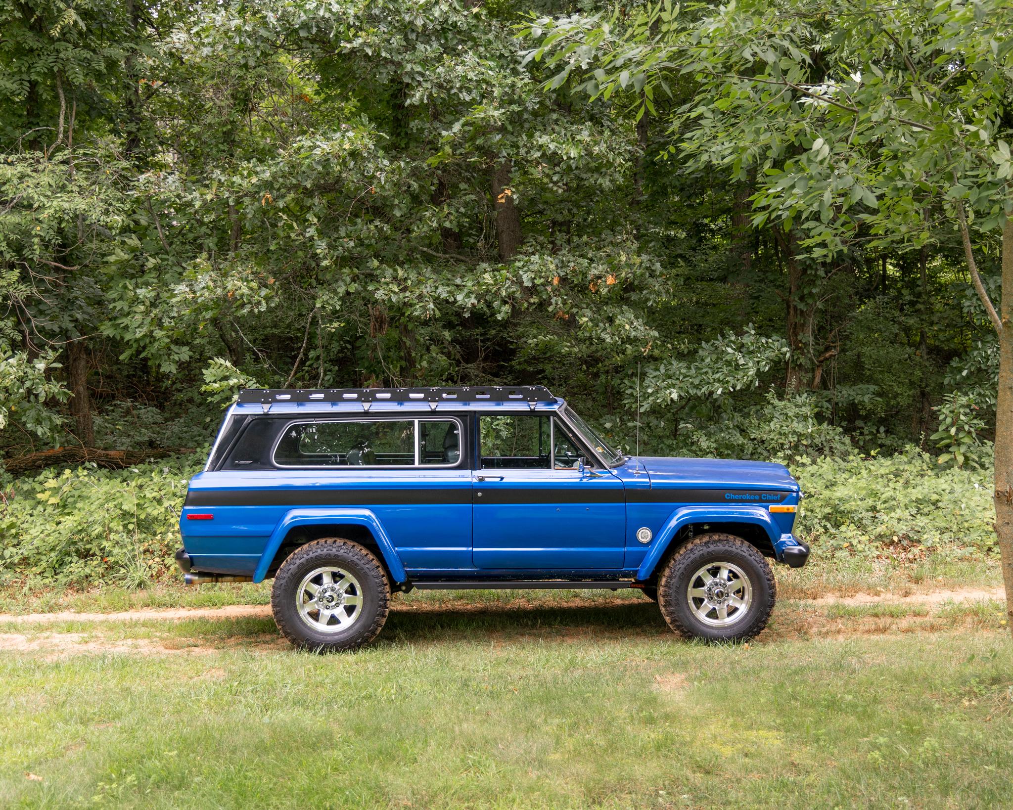 Ford Bronco Jeep XJ Comparison R6__6965